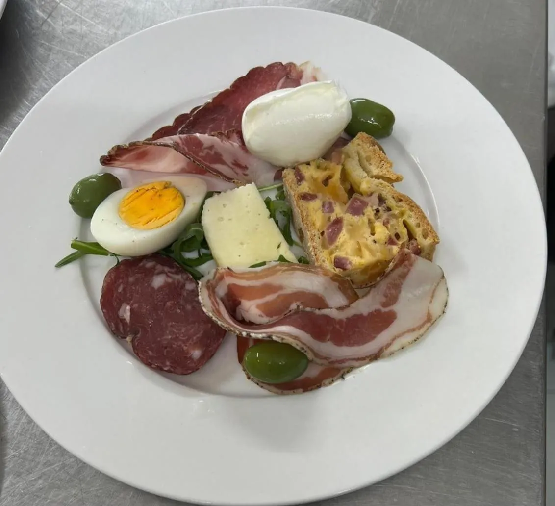 Restaurant/places to eat in Hotel Civita