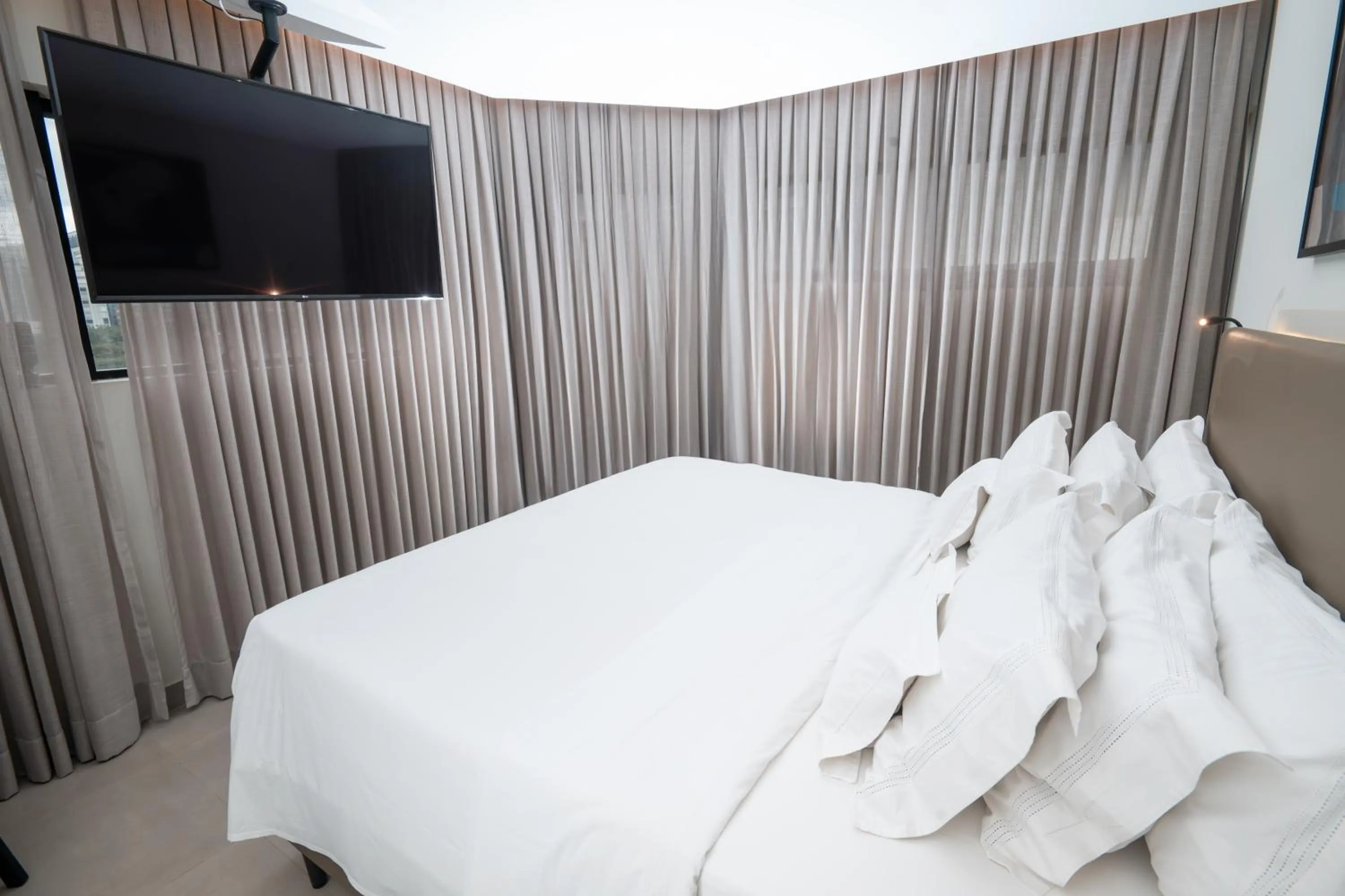 Bed in Royal Collection Paulista