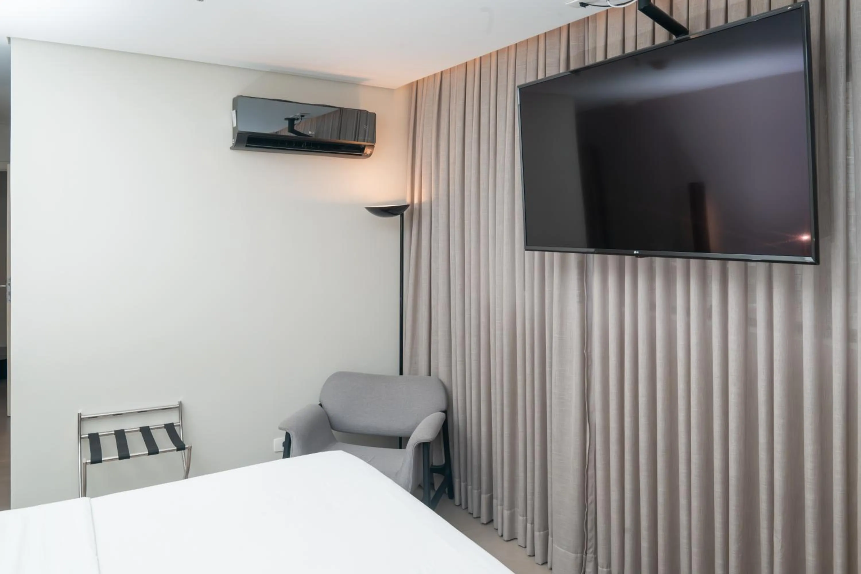 Bed in Royal Collection Paulista