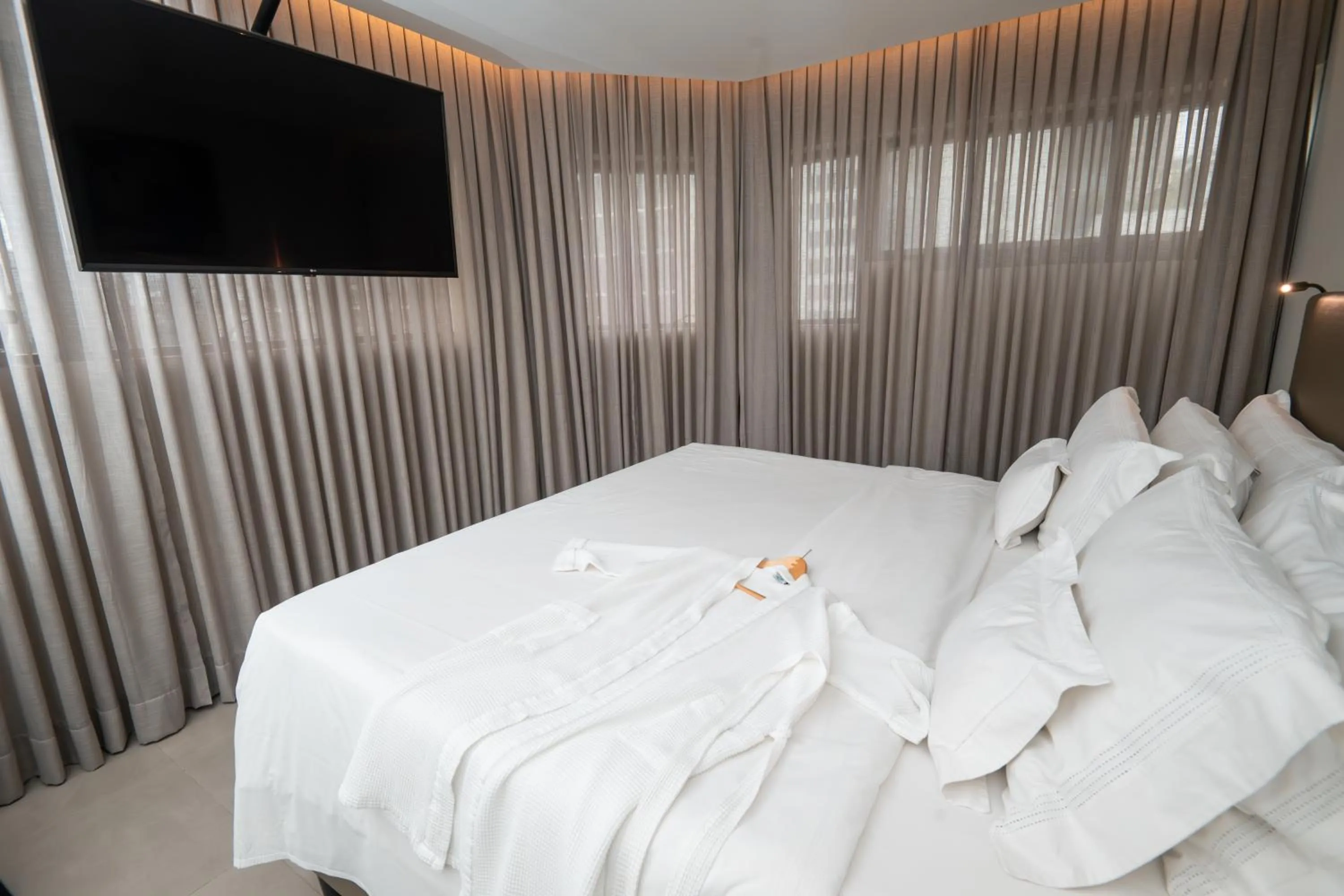 Bed in Royal Collection Paulista