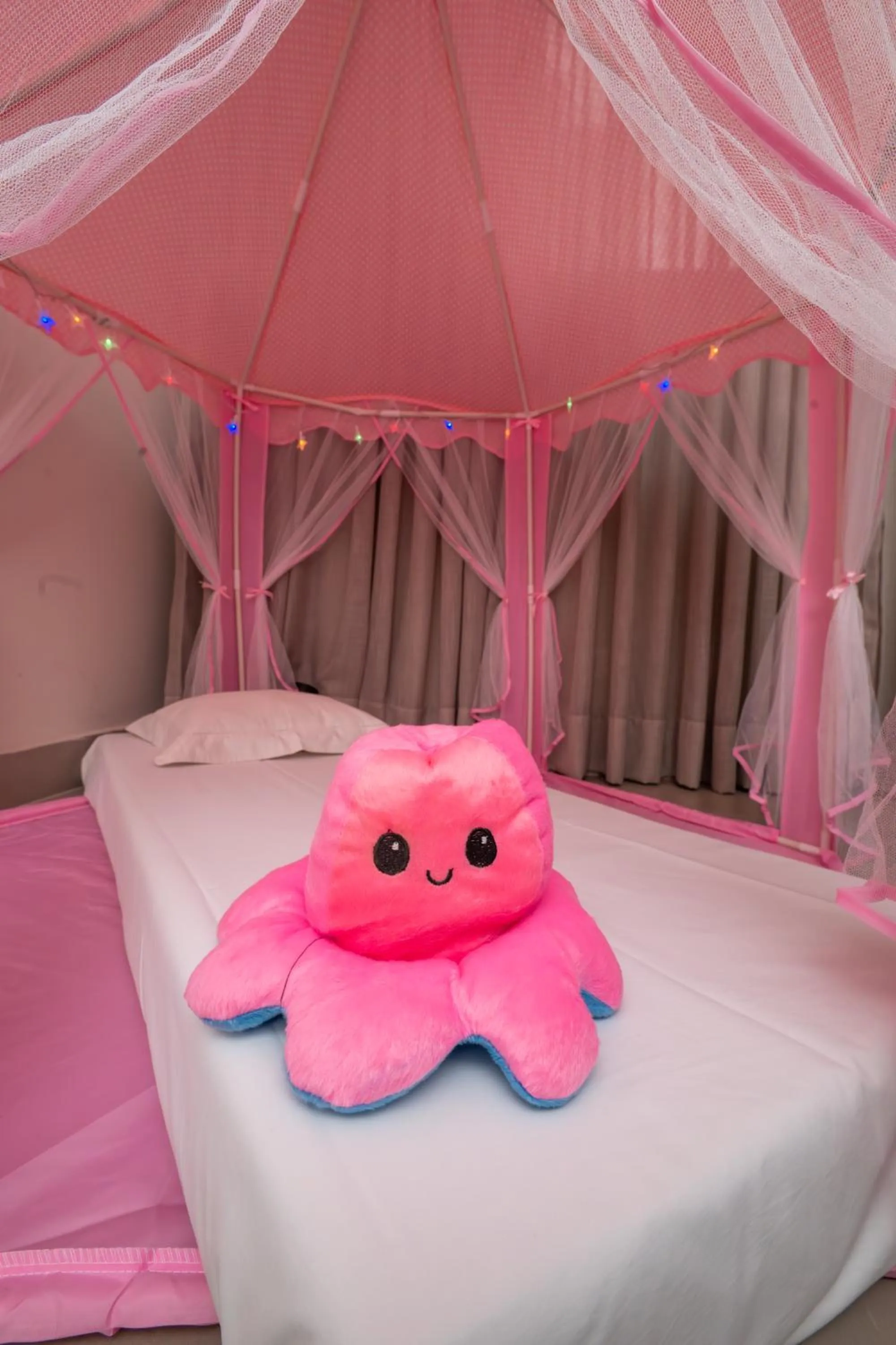 Decorative detail, Bed in Royal Collection Paulista