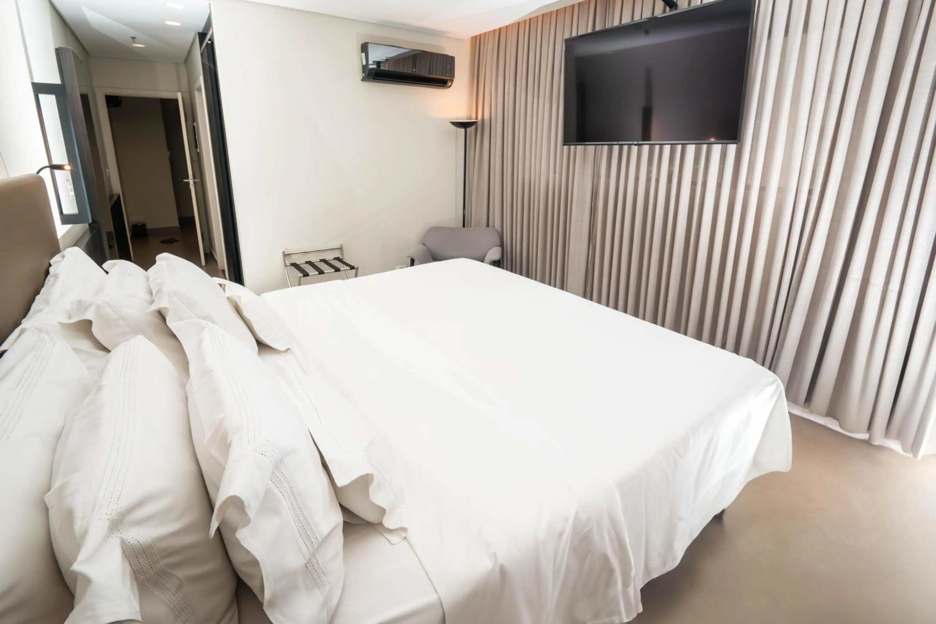 Bed in Royal Collection Paulista