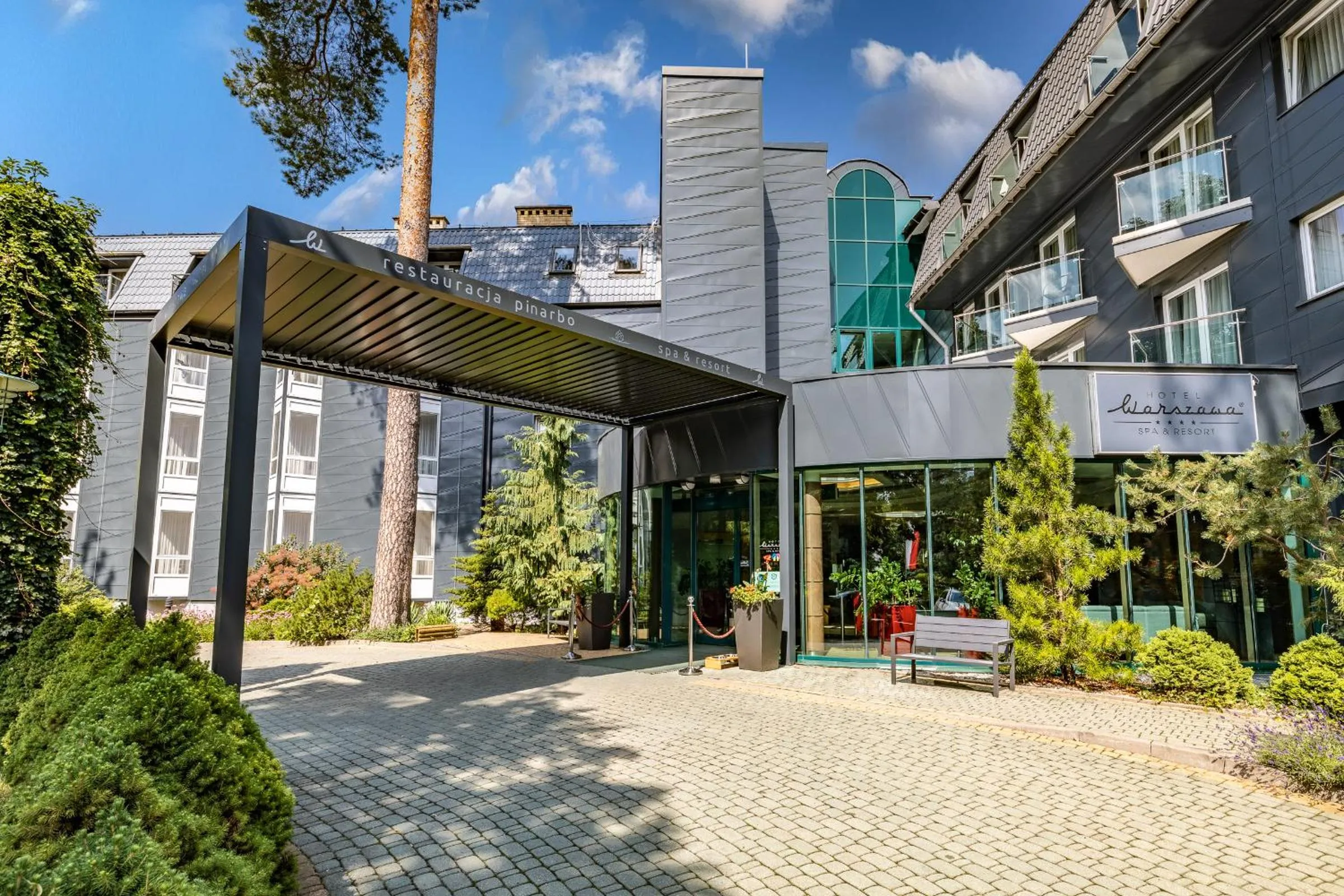 Facade/entrance in Hotel Warszawa Spa & Resort