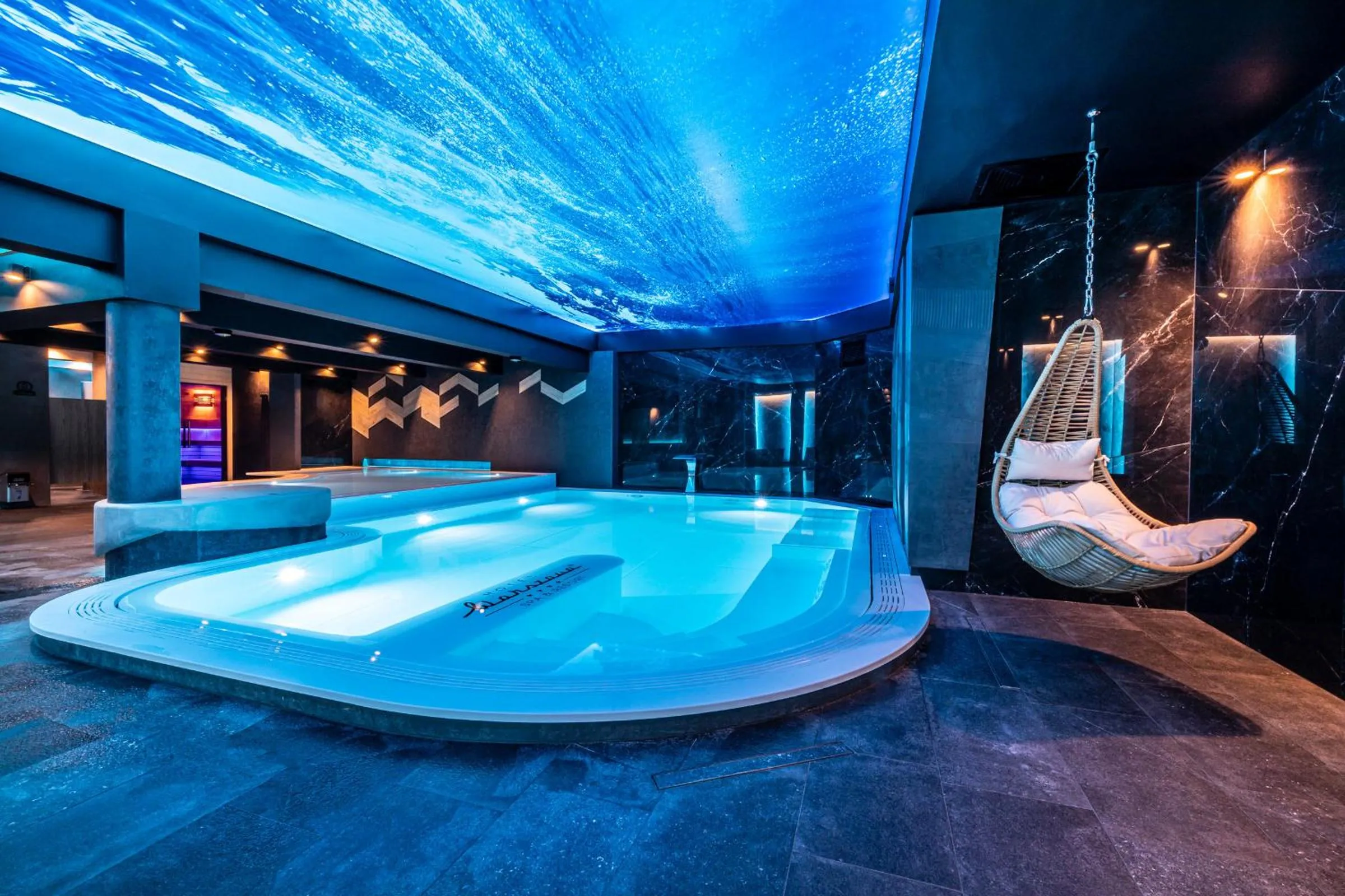 Swimming pool in Hotel Warszawa Spa & Resort