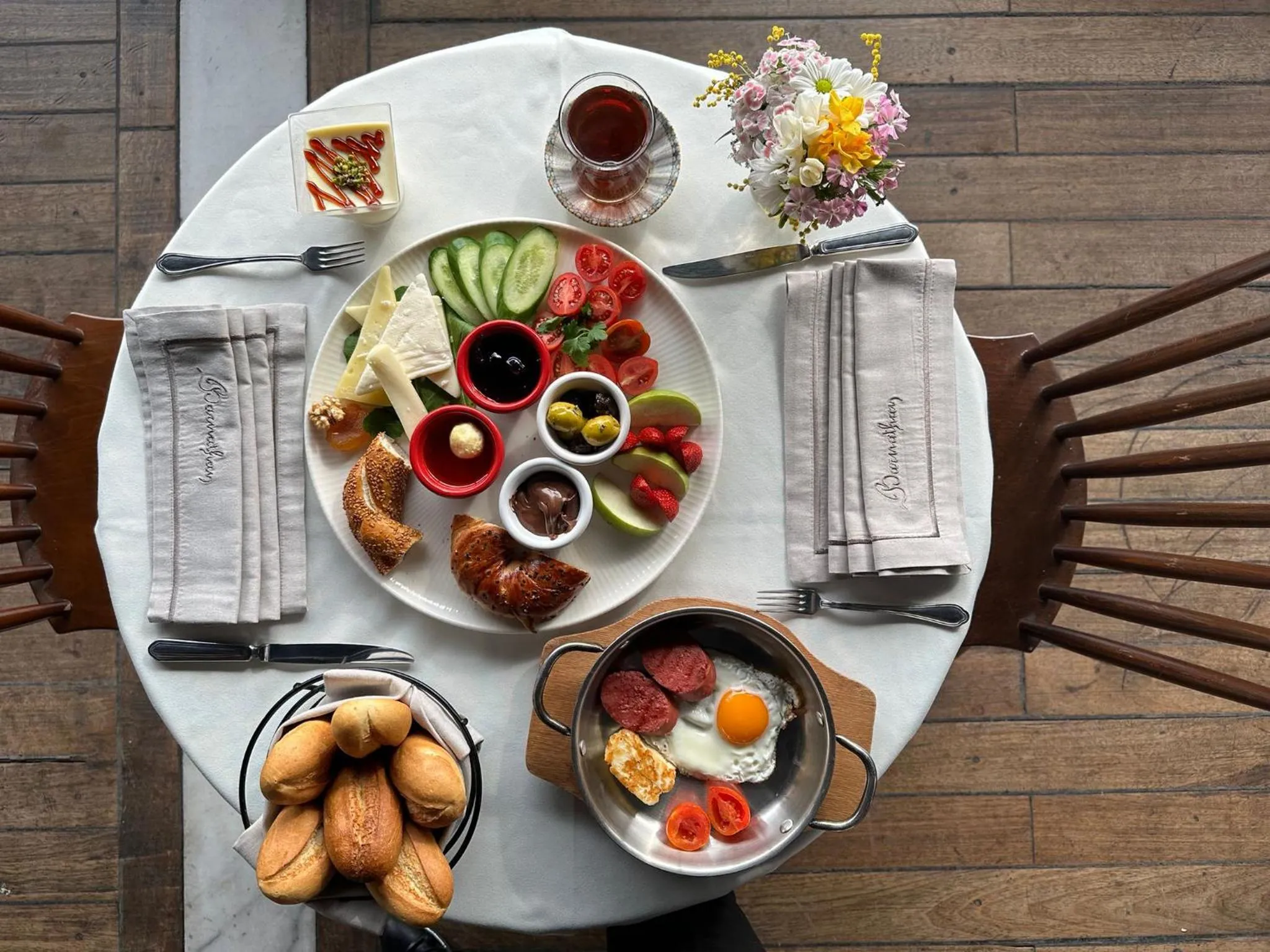 Food and drinks in Meroddi Pera Flats