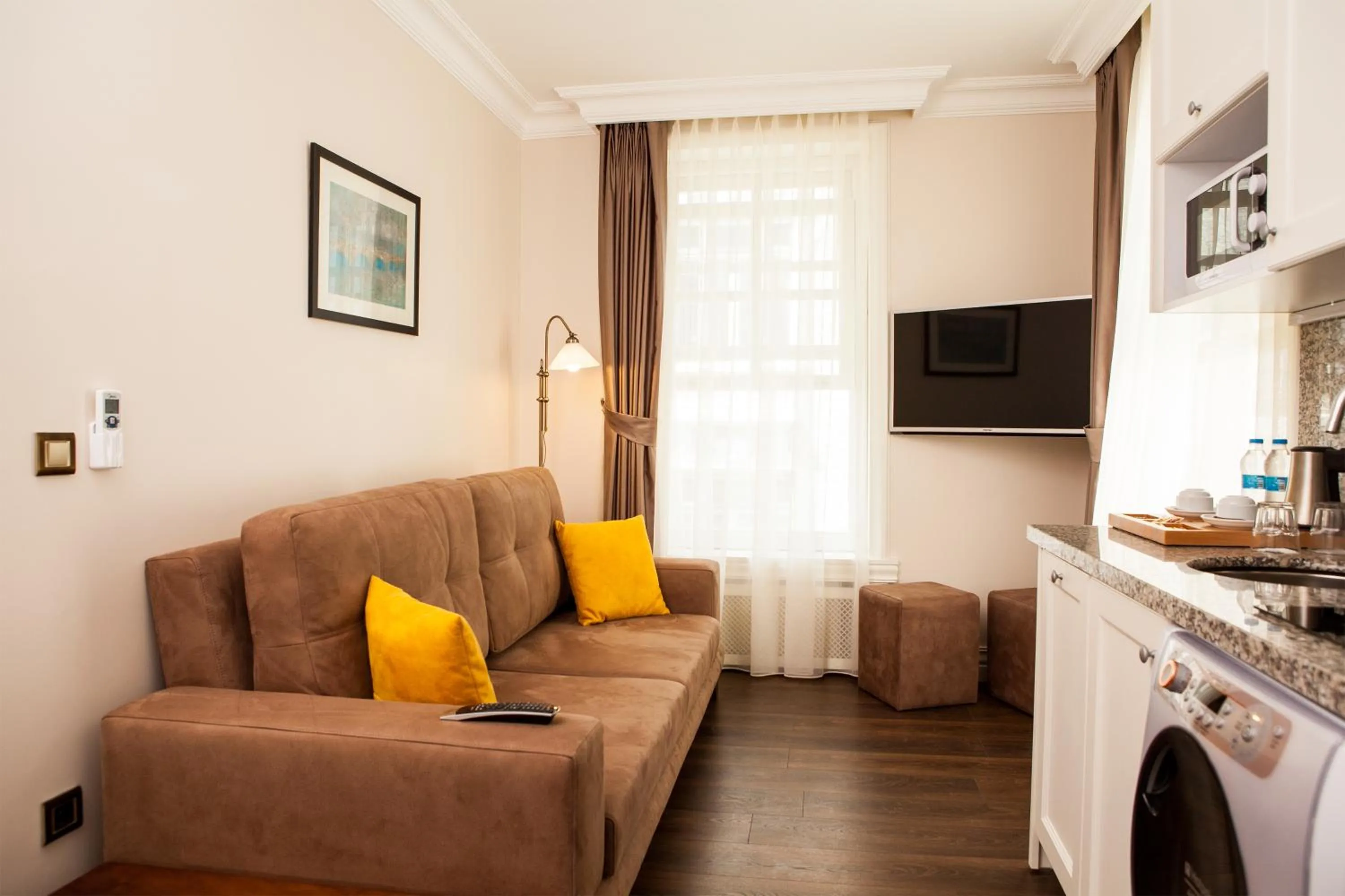 TV and multimedia in Meroddi Pera Flats