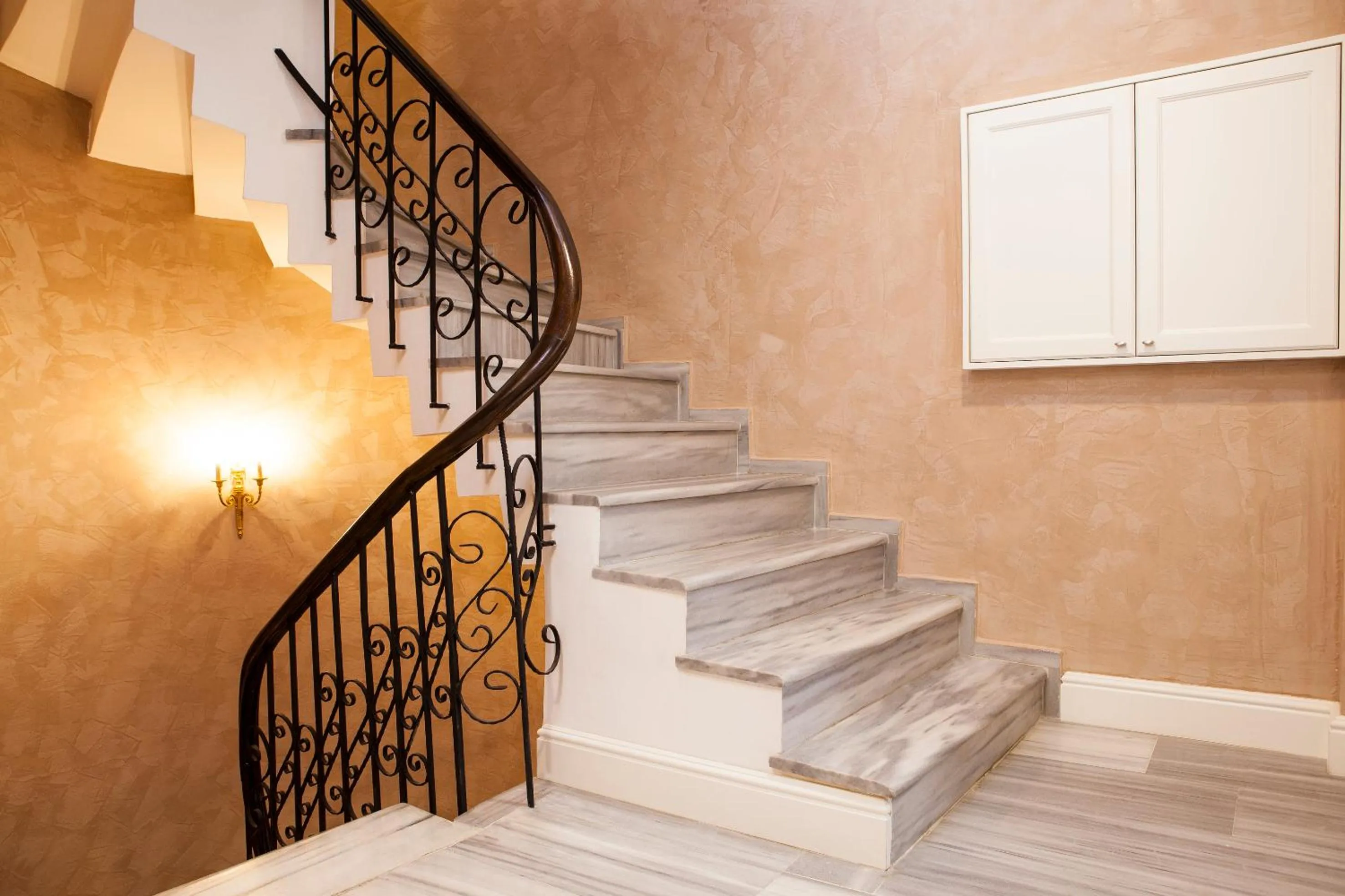 Facade/entrance in Meroddi Pera Flats