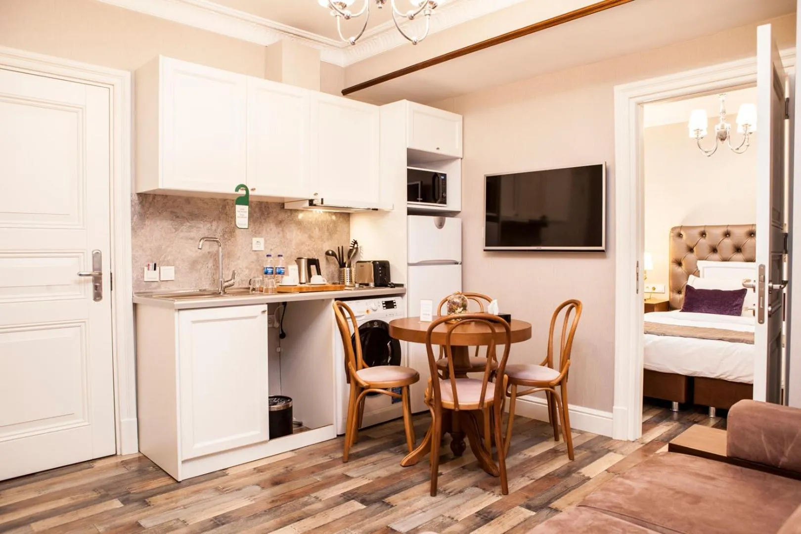 TV and multimedia in Meroddi Pera Flats