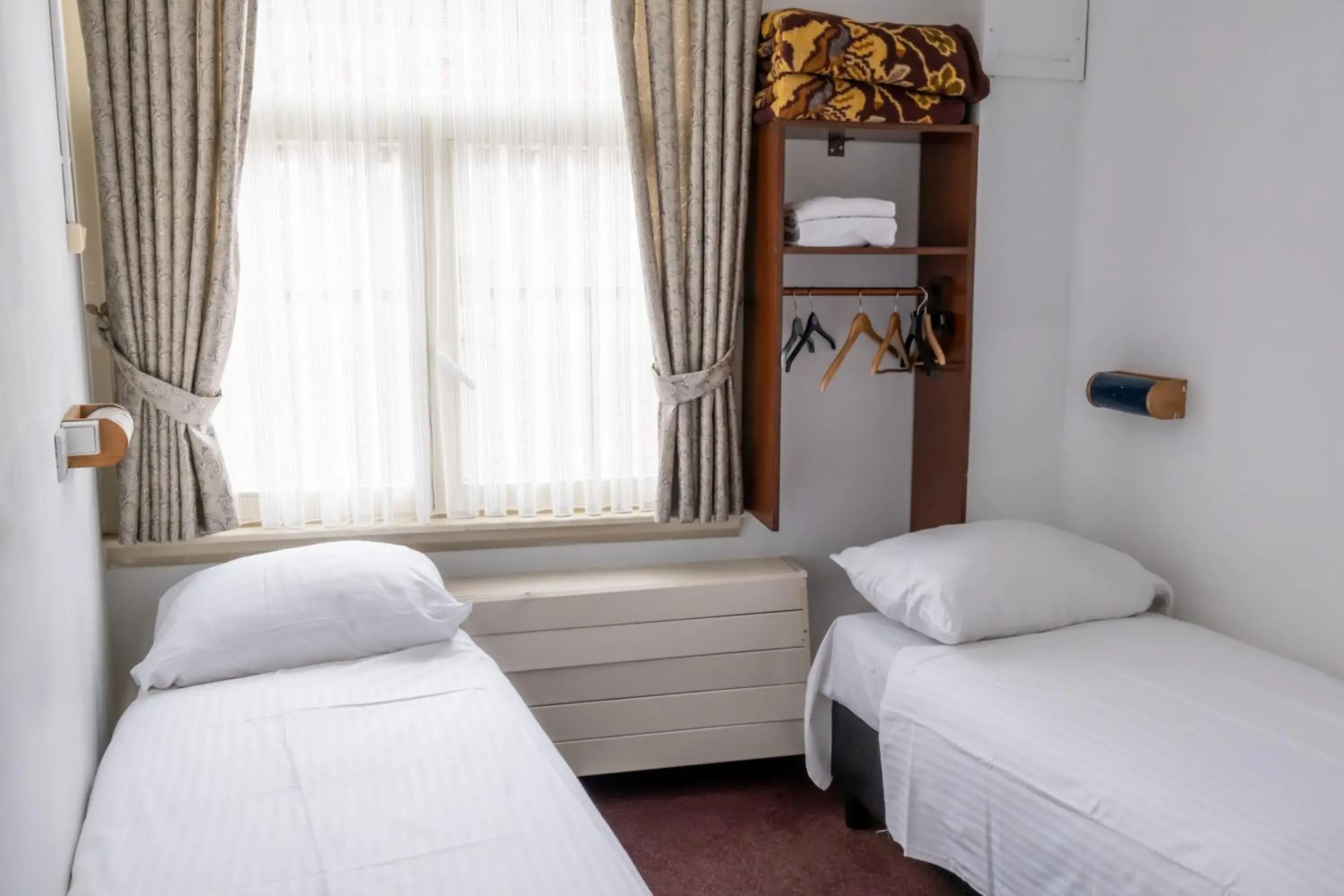 Twin Room with Shared Bathroom in Hotel Ben Centre Twin Room with Shared Bathroom in Hotel Ben Centre