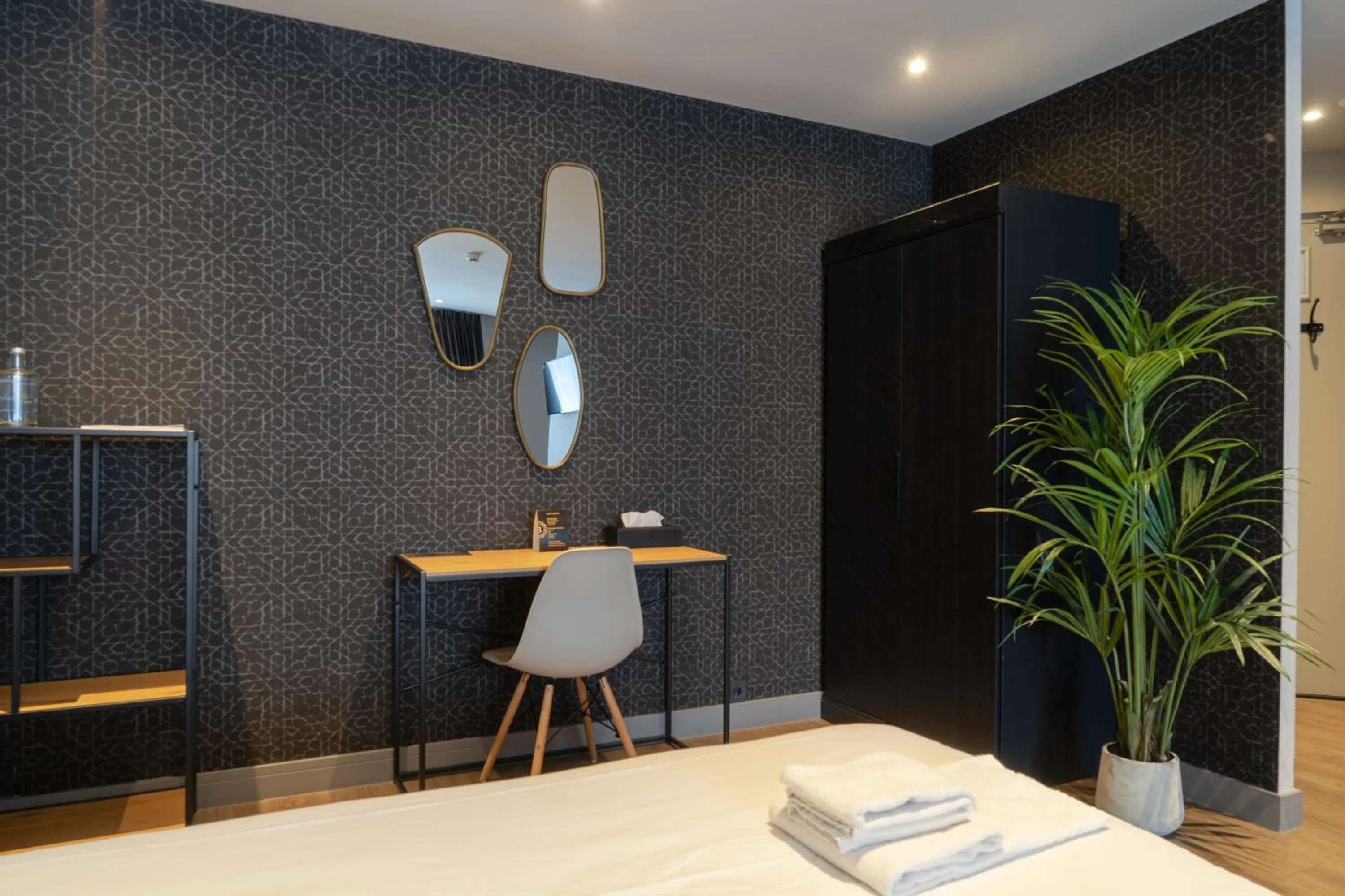 Coffee/tea facilities, Bed in Boutique Suites Lisse - Keukenhof