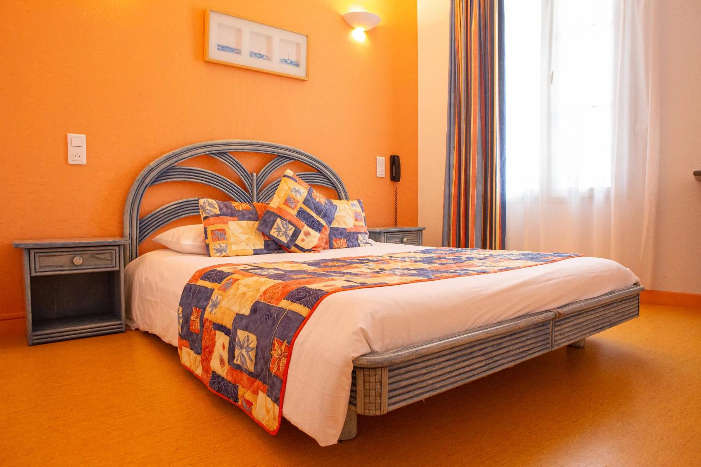 Bed in Logis Hotels - Le relais des deux vallées - Hôtel et restaurant