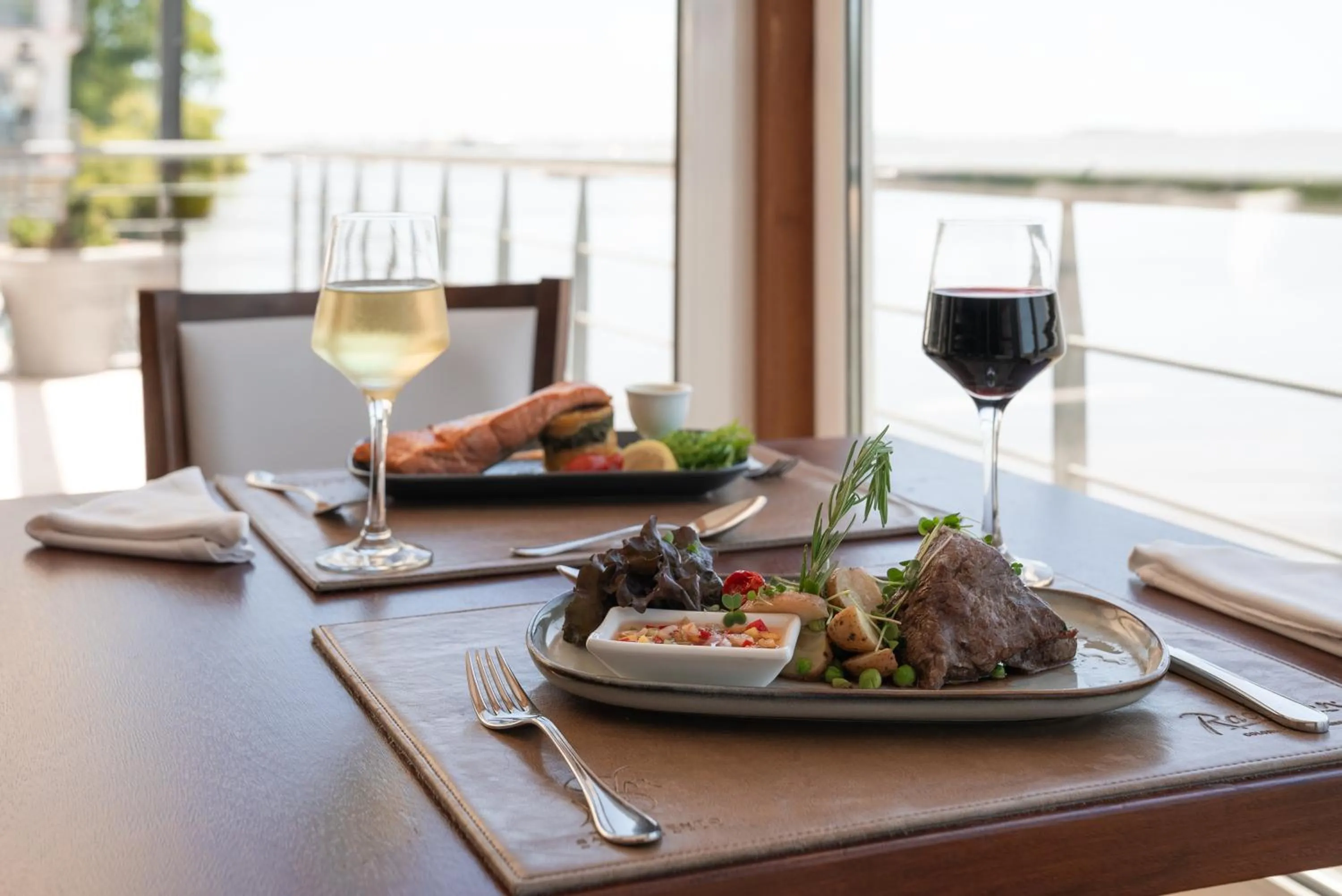 Restaurant/places to eat in Radisson Hotel Colonia del Sacramento