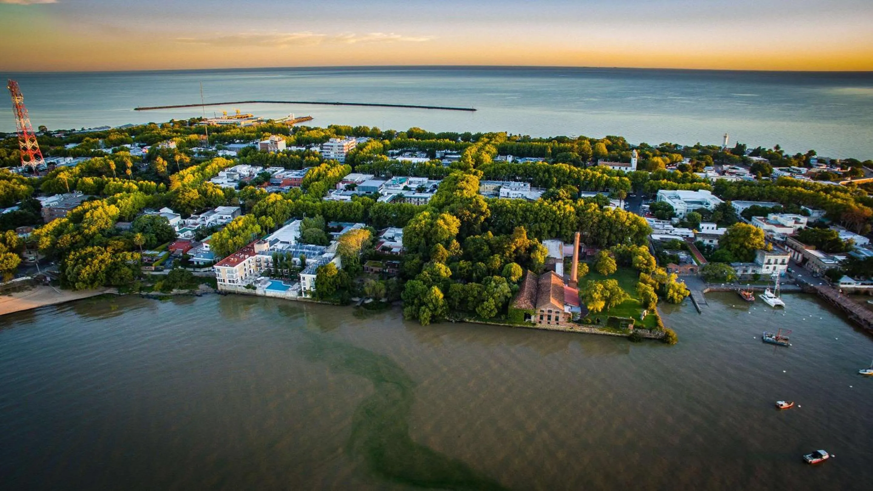 Property building in Radisson Hotel Colonia del Sacramento