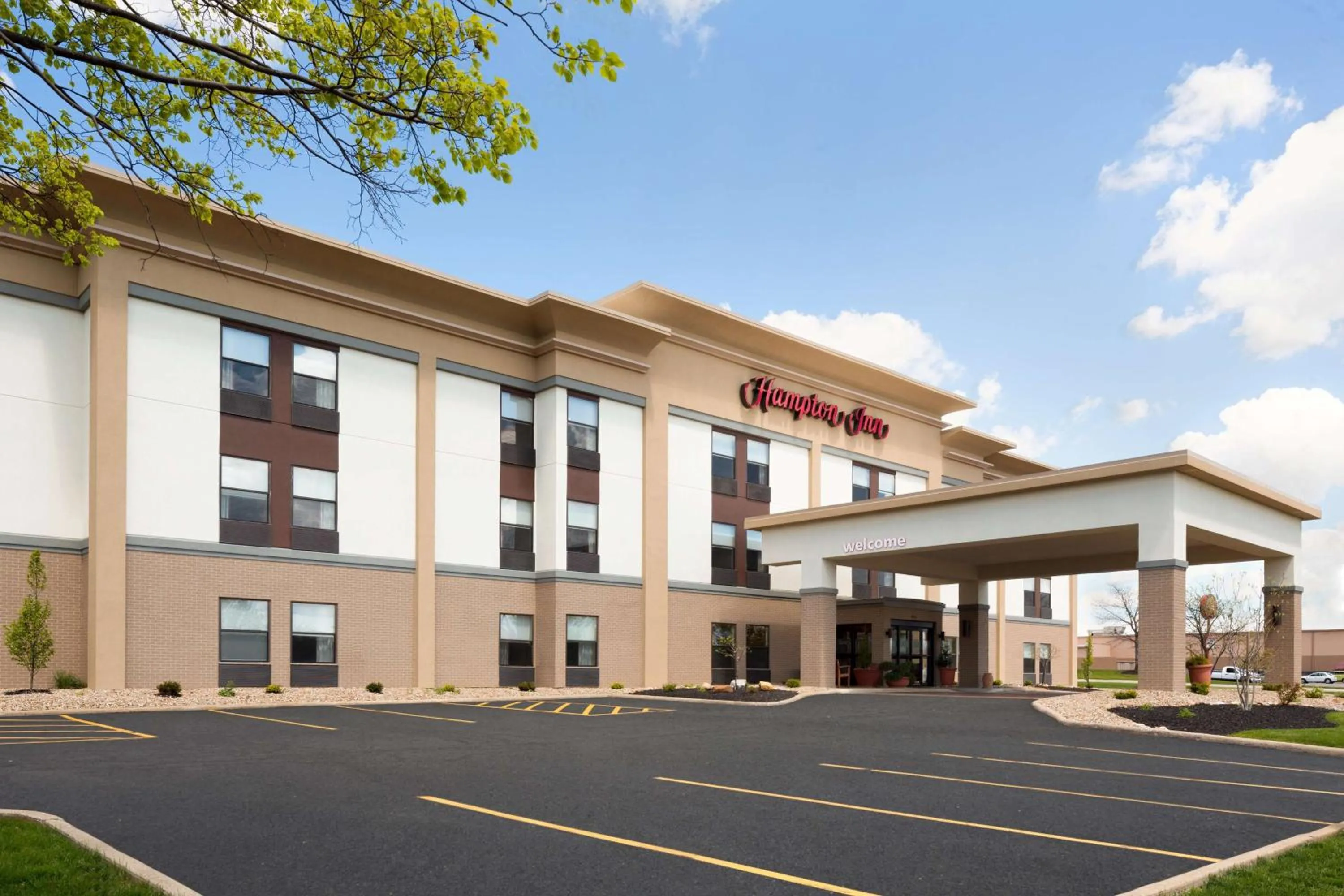 Property building in Hampton Inn Mansfield/Ontario