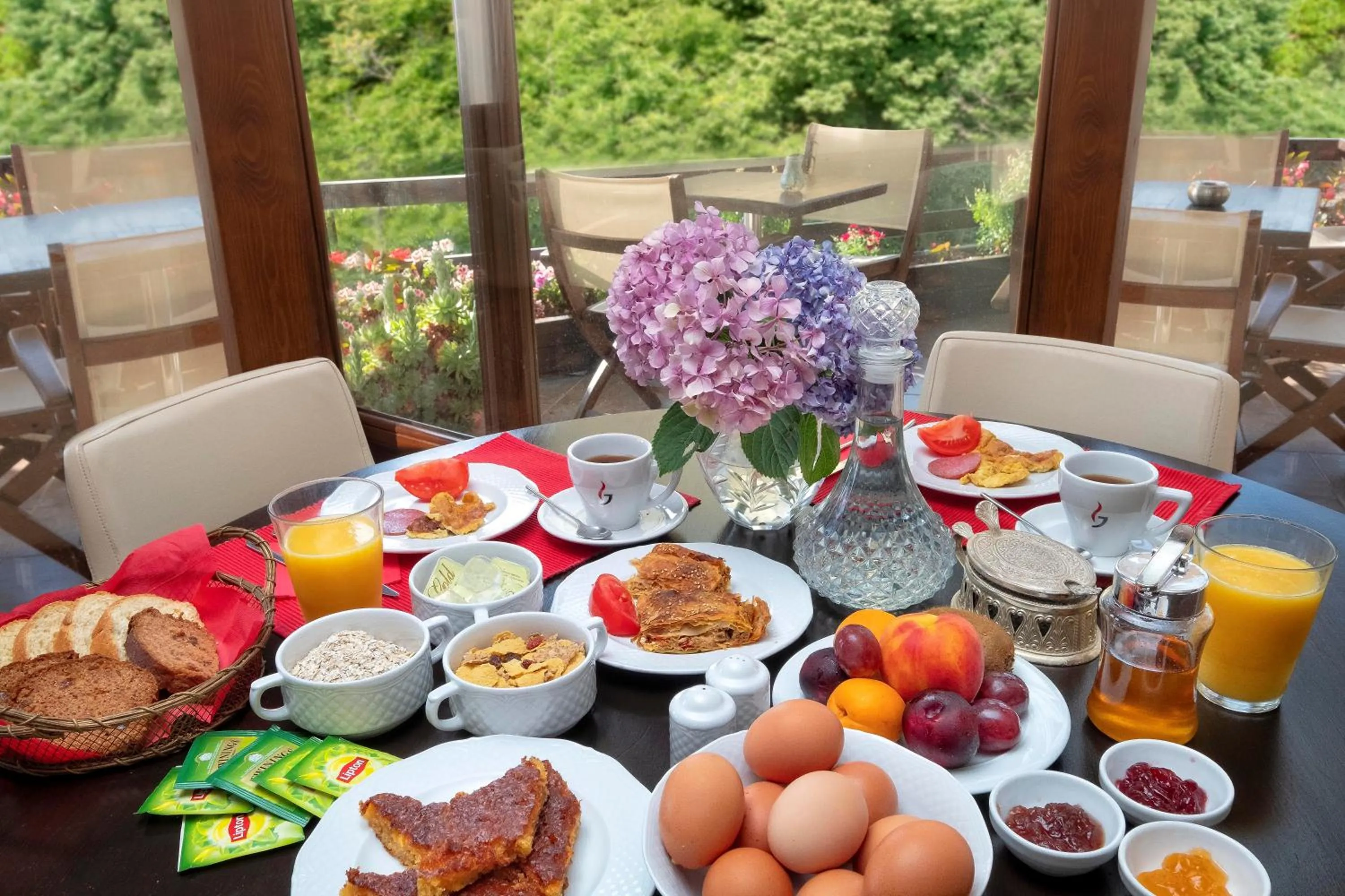 Breakfast in Hotel Petradi