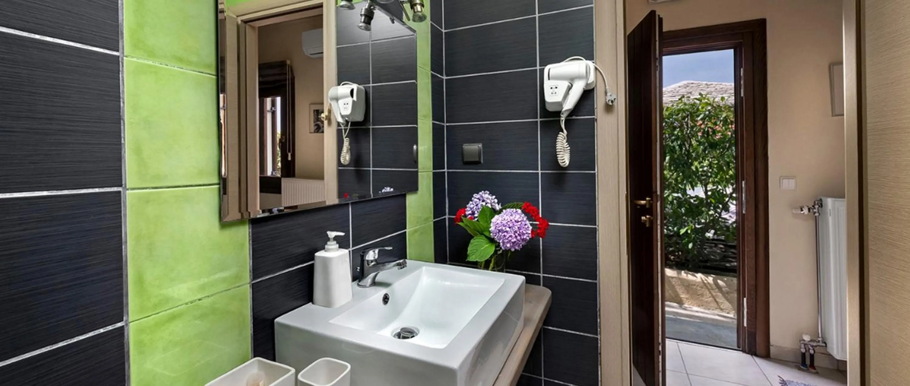 Bathroom in Hotel Petradi