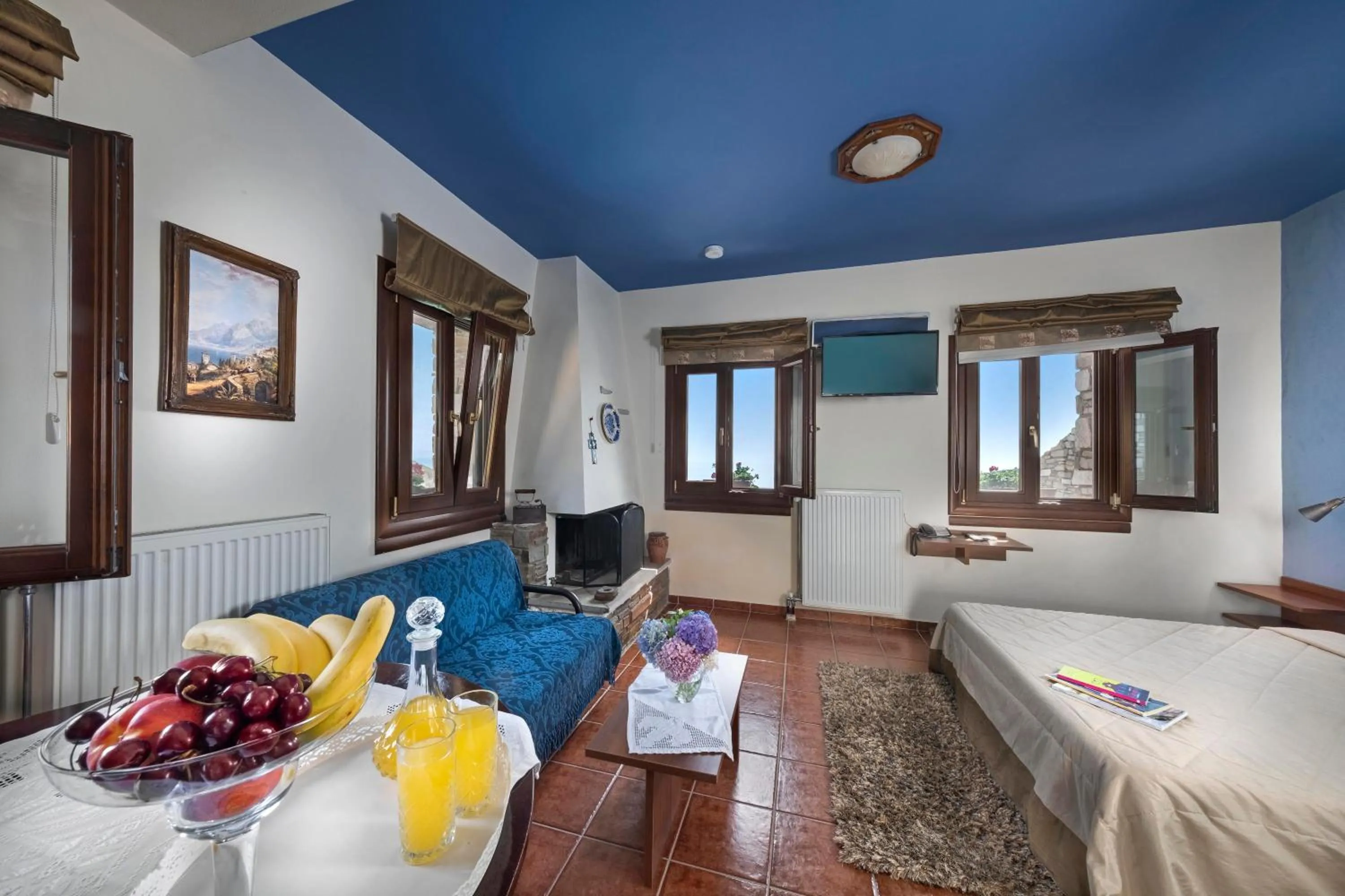 Living room, Bed in Hotel Petradi