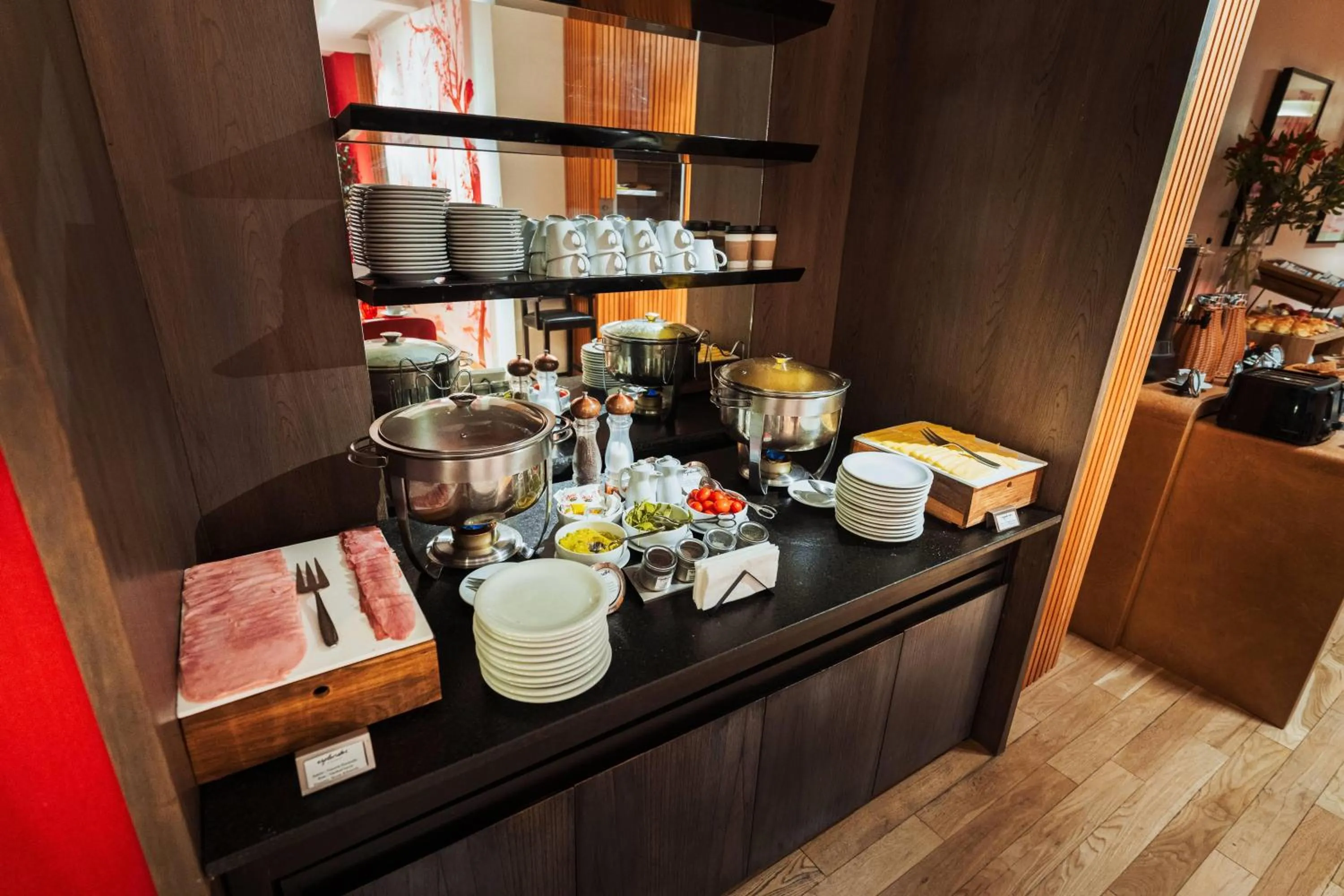 Restaurant/places to eat in Esplendor Plaza Francia