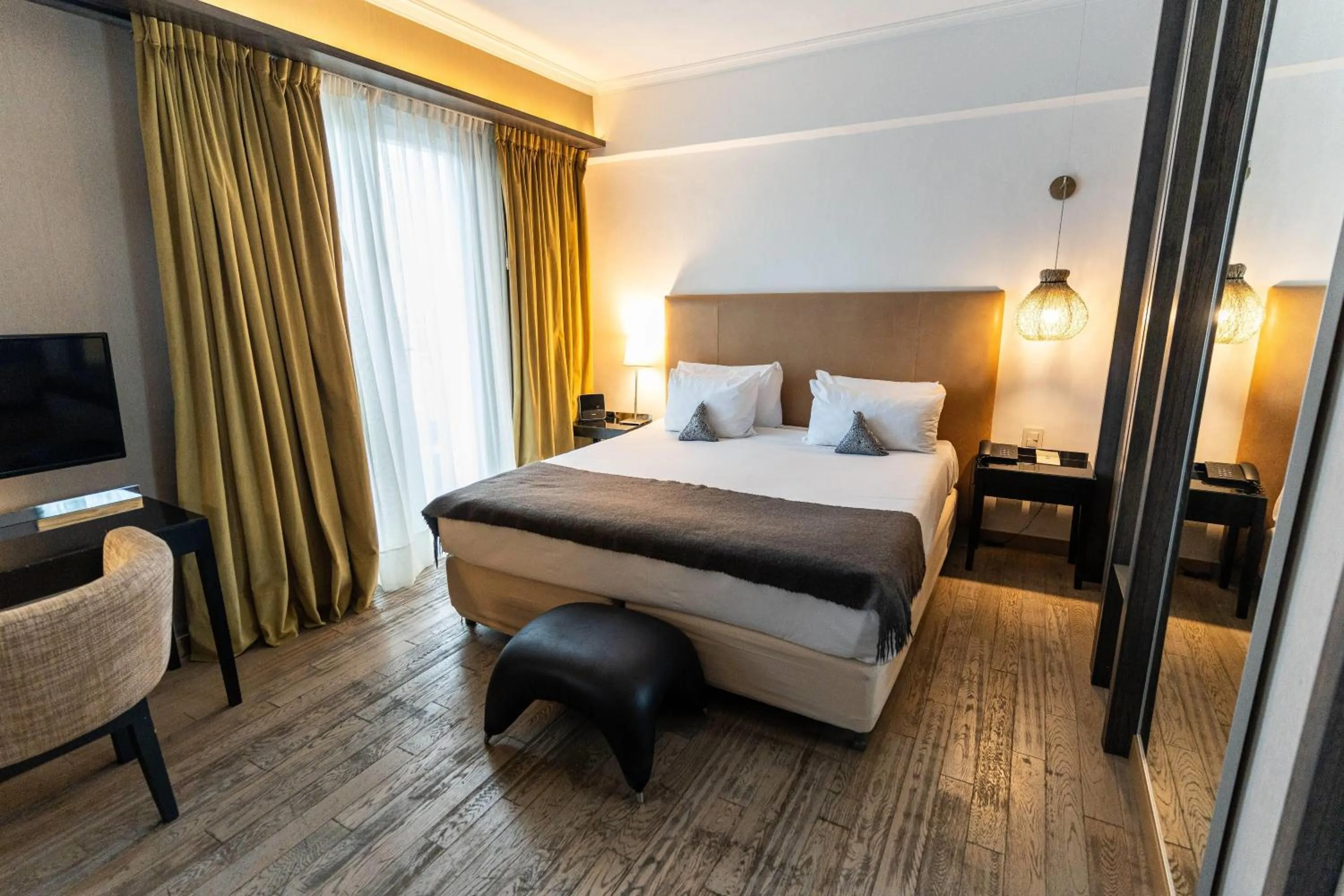 Photo of the whole room, Bed in Esplendor Plaza Francia