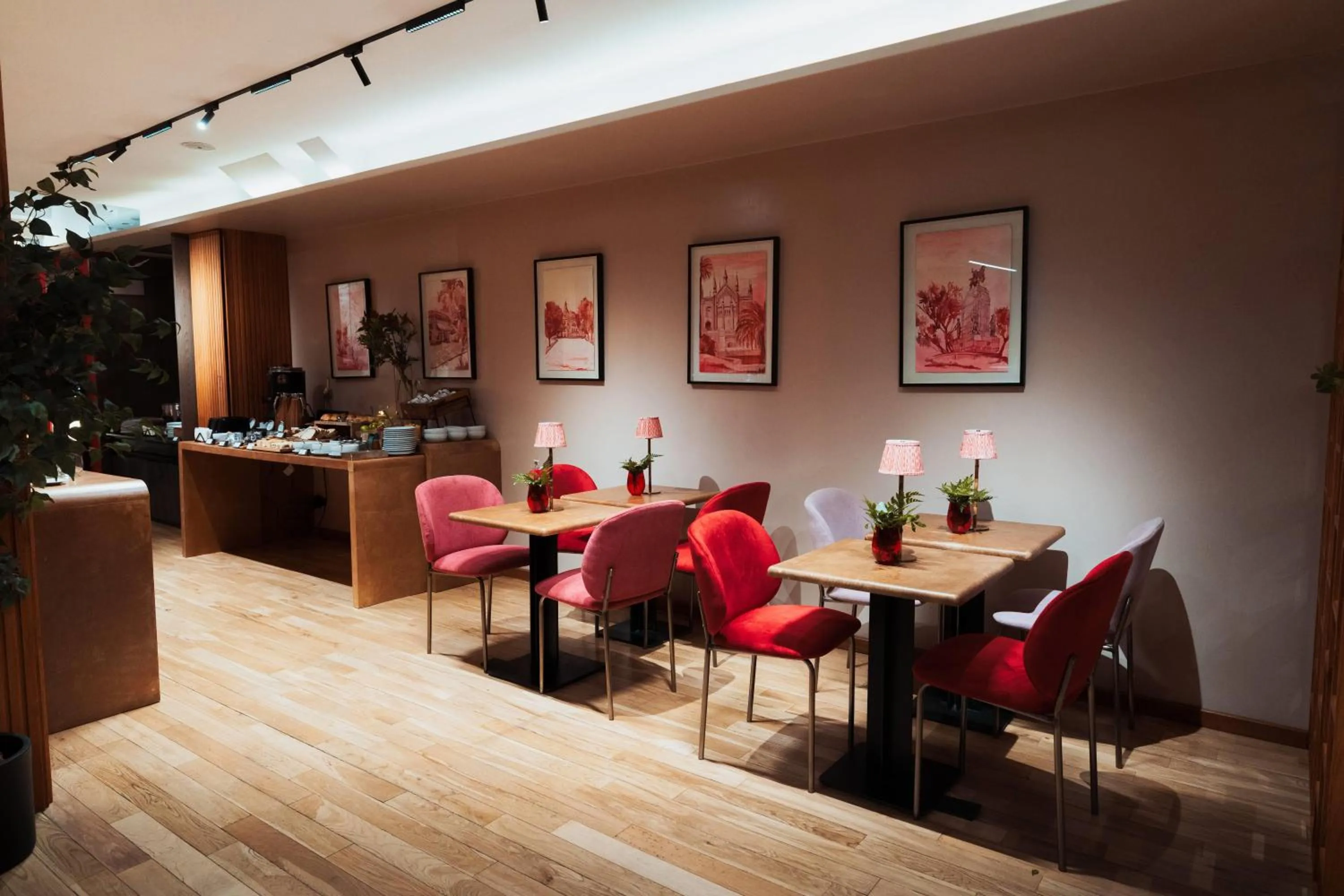 Restaurant/places to eat in Esplendor Plaza Francia