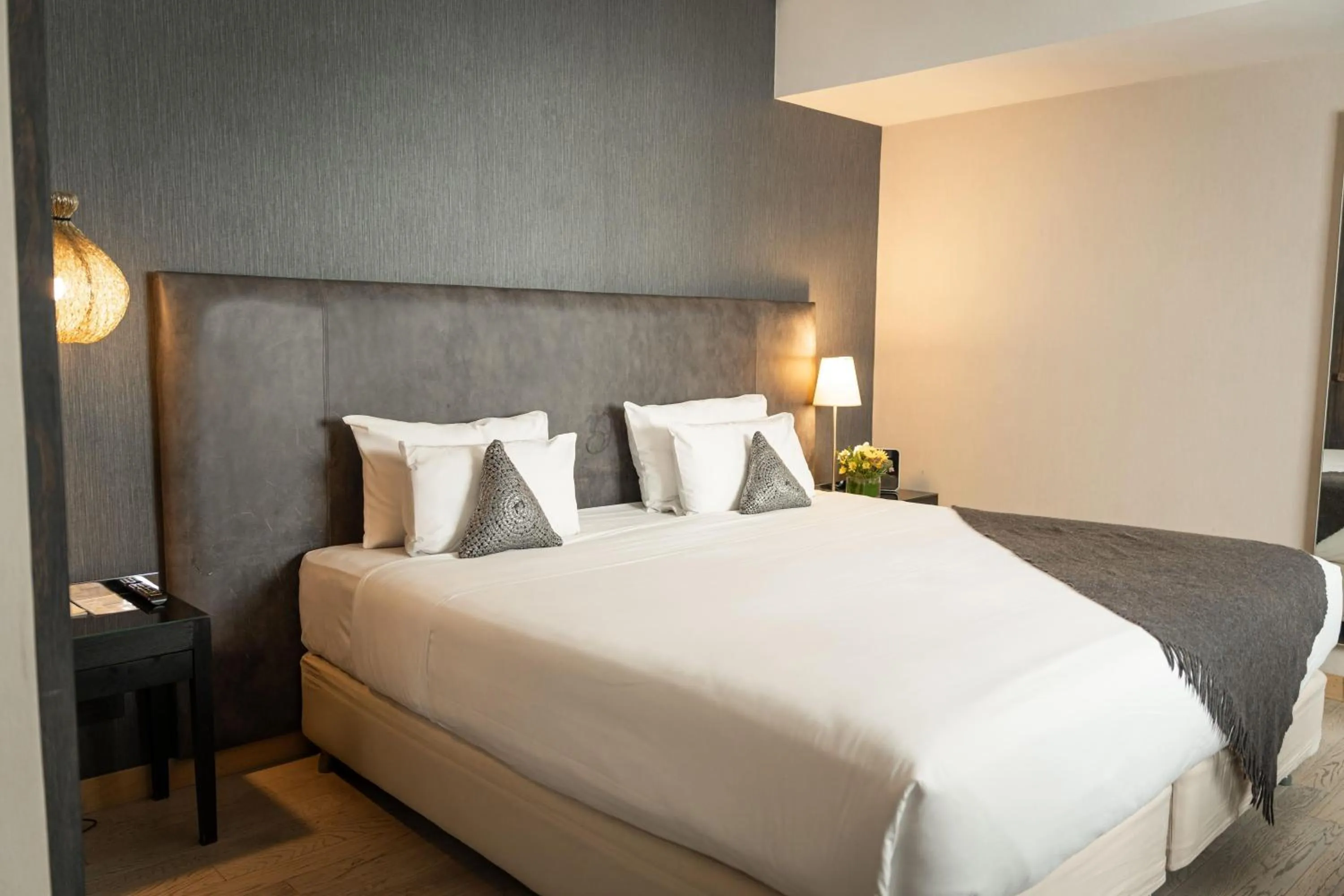 Photo of the whole room, Bed in Esplendor Plaza Francia