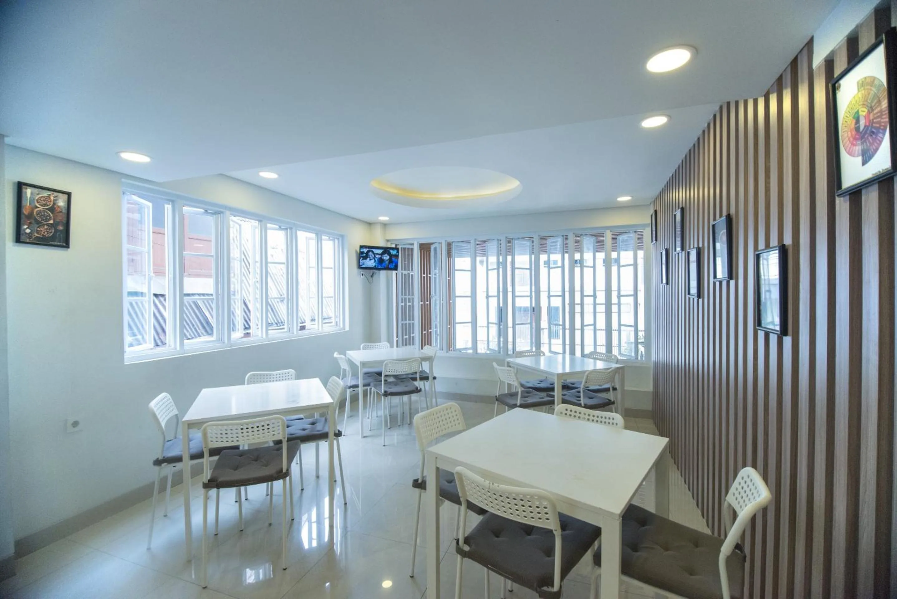 Restaurant/places to eat in Flagship 101 Apple Platinum