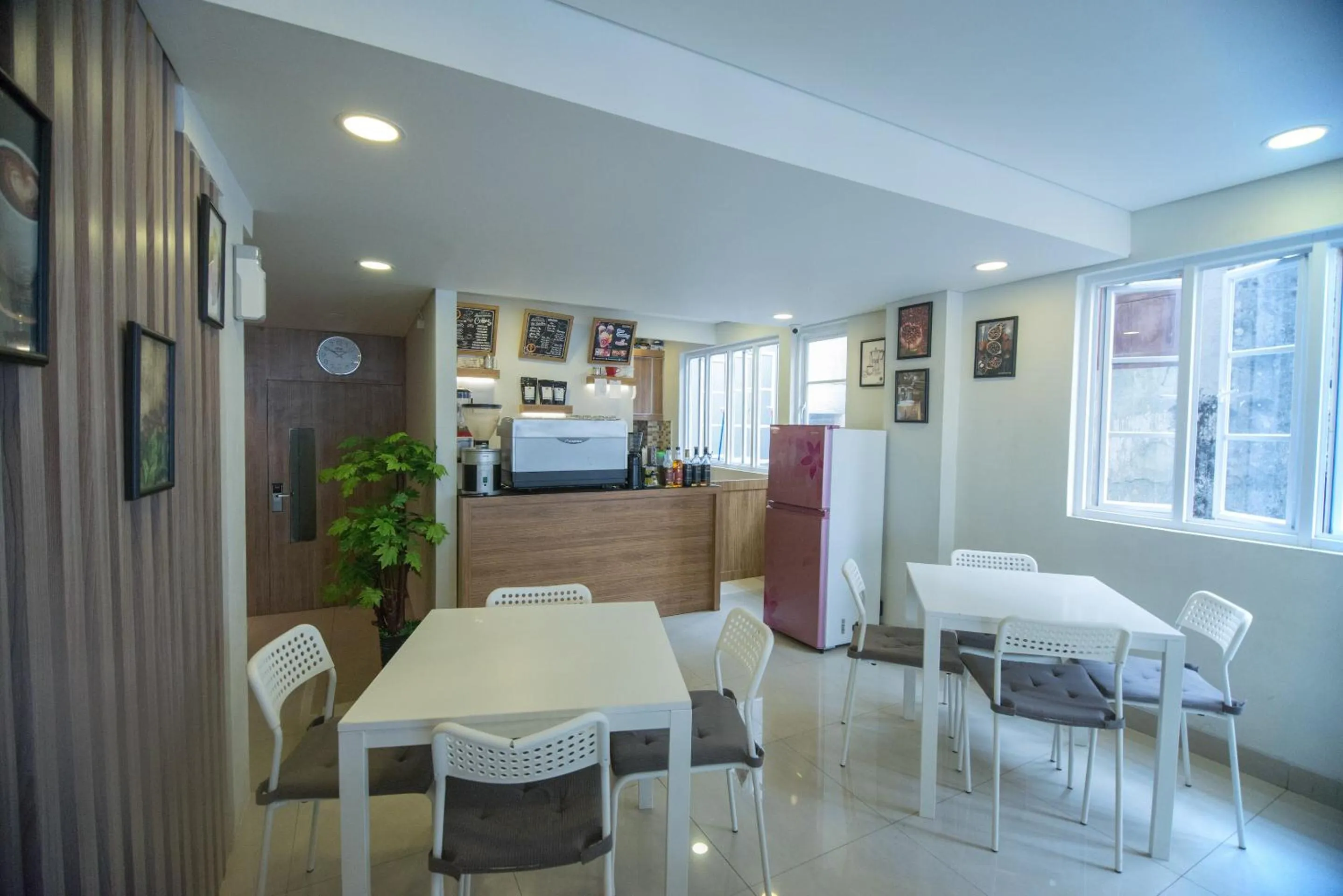 Restaurant/places to eat in Flagship 101 Apple Platinum