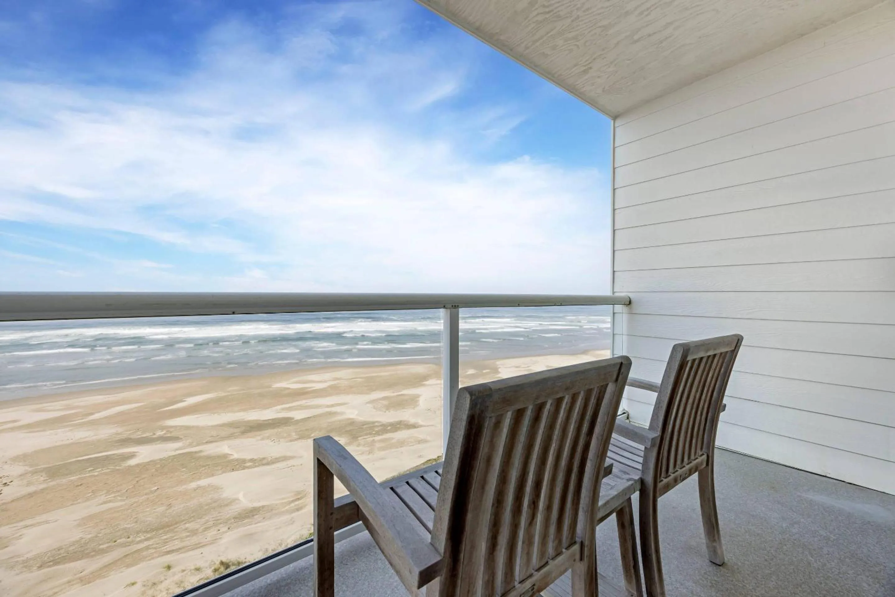 Bedroom in Elizabeth Oceanfront Suites, an Ascend Collection Hotel