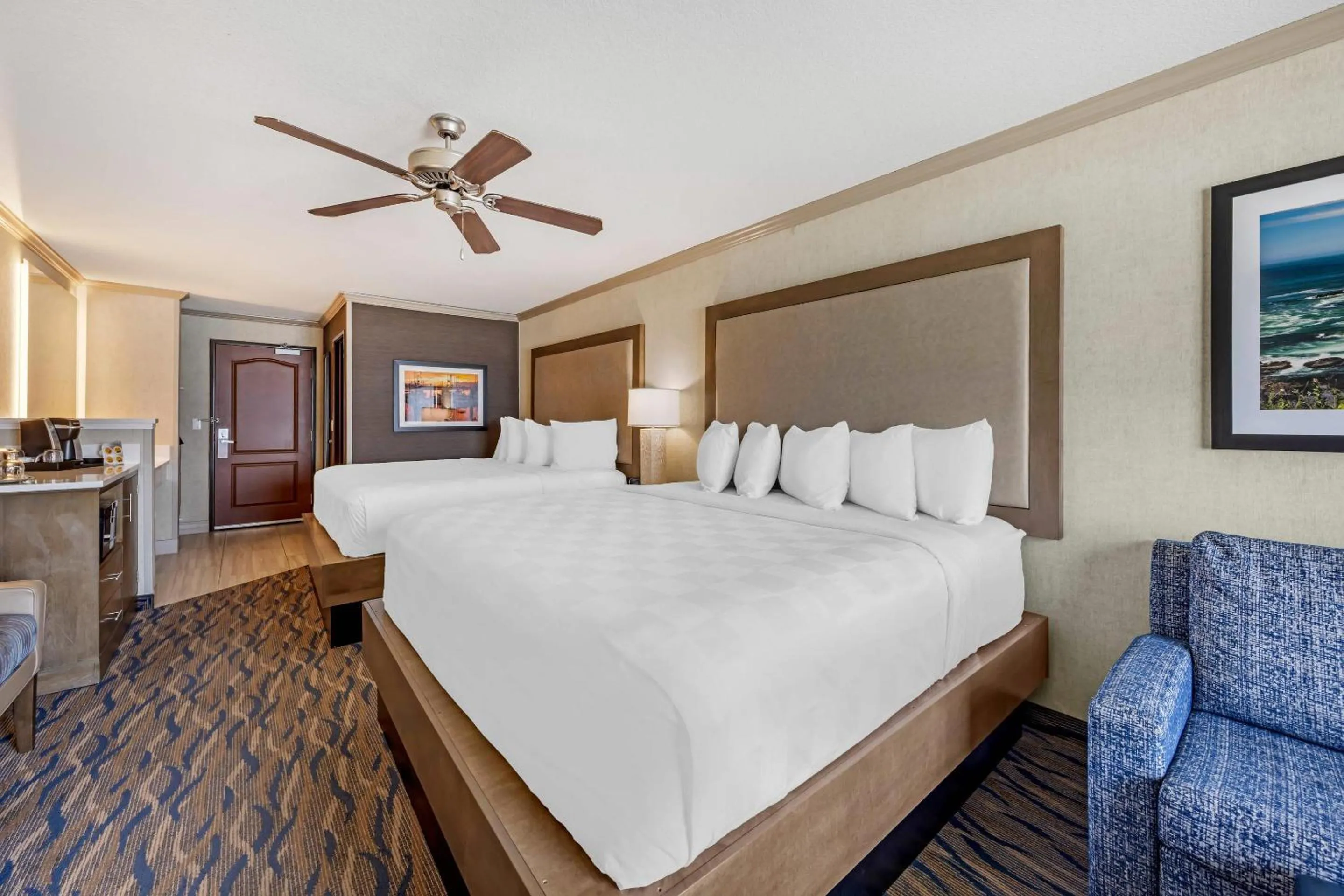 Bedroom, Bed in Elizabeth Oceanfront Suites, an Ascend Collection Hotel