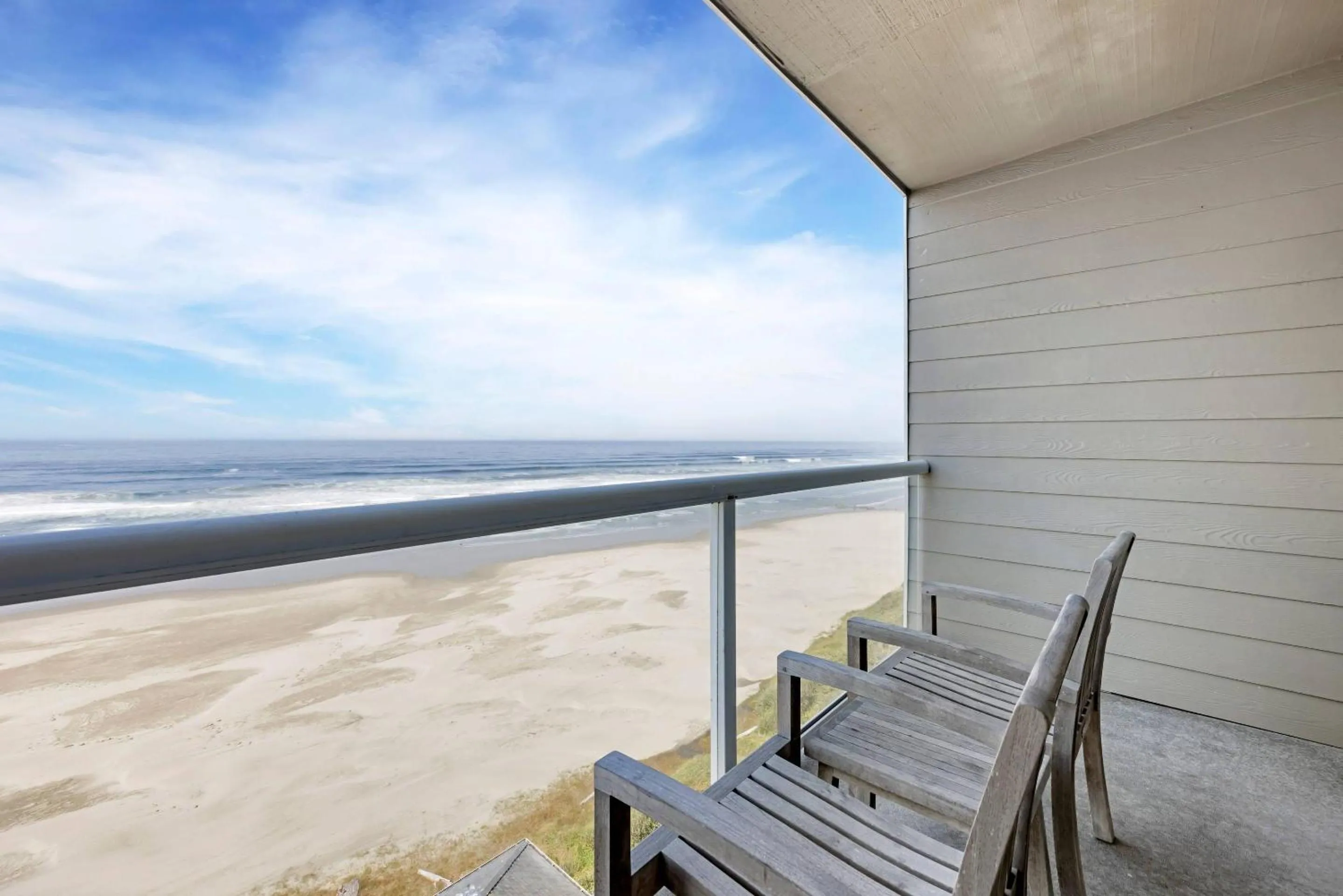Bedroom in Elizabeth Oceanfront Suites, an Ascend Collection Hotel