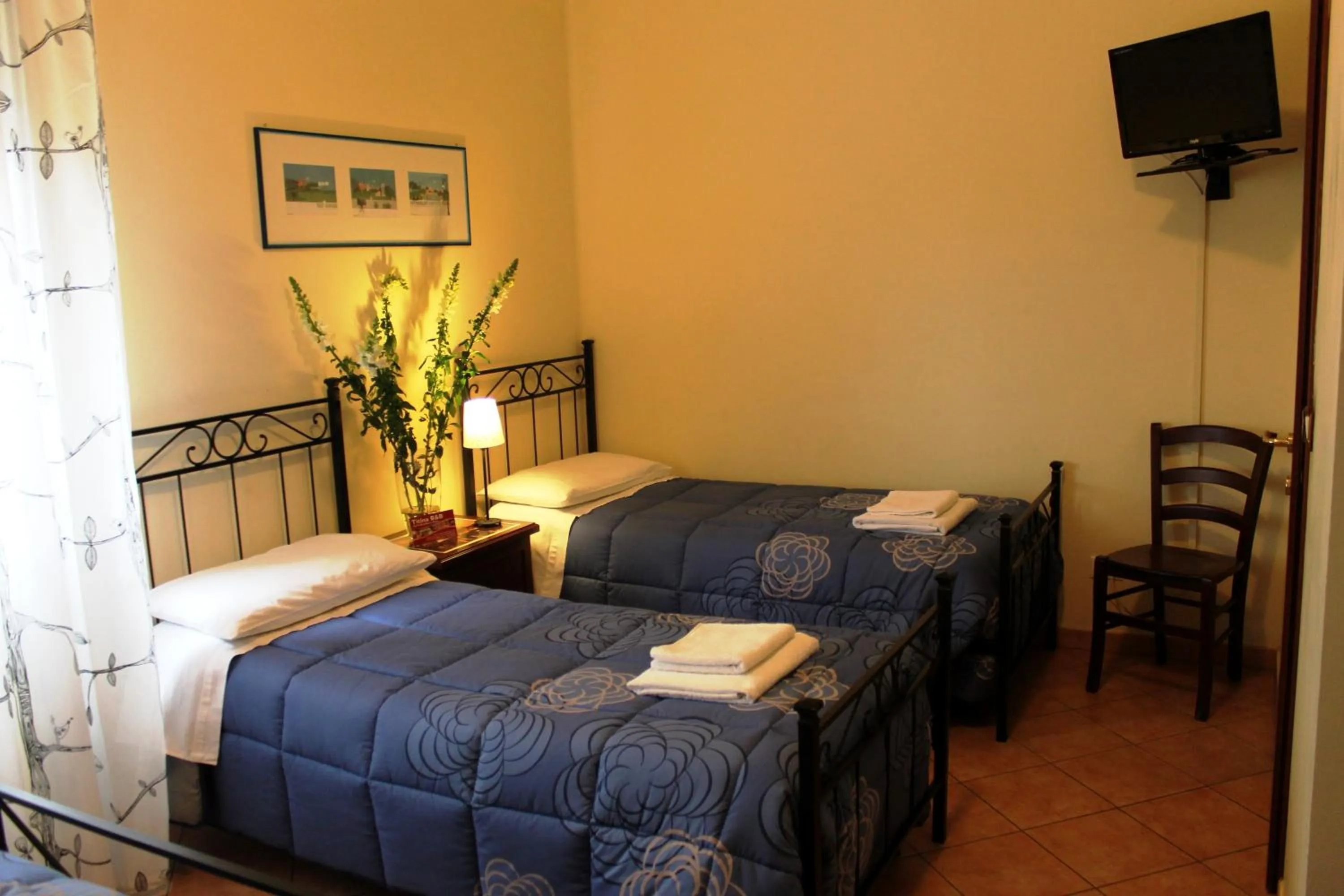 Photo of the whole room, Bed in Titina B&B
