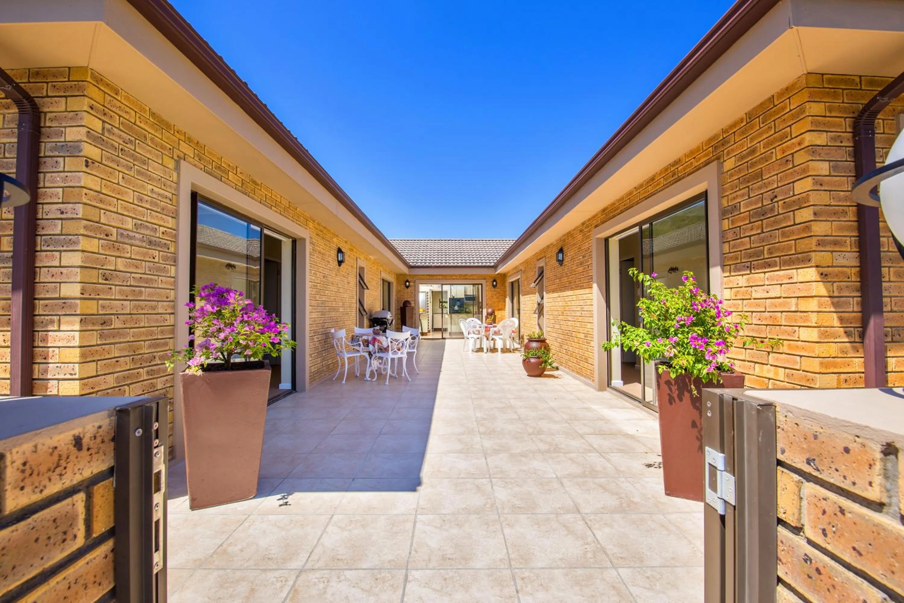 Property building in Bergsig B & B