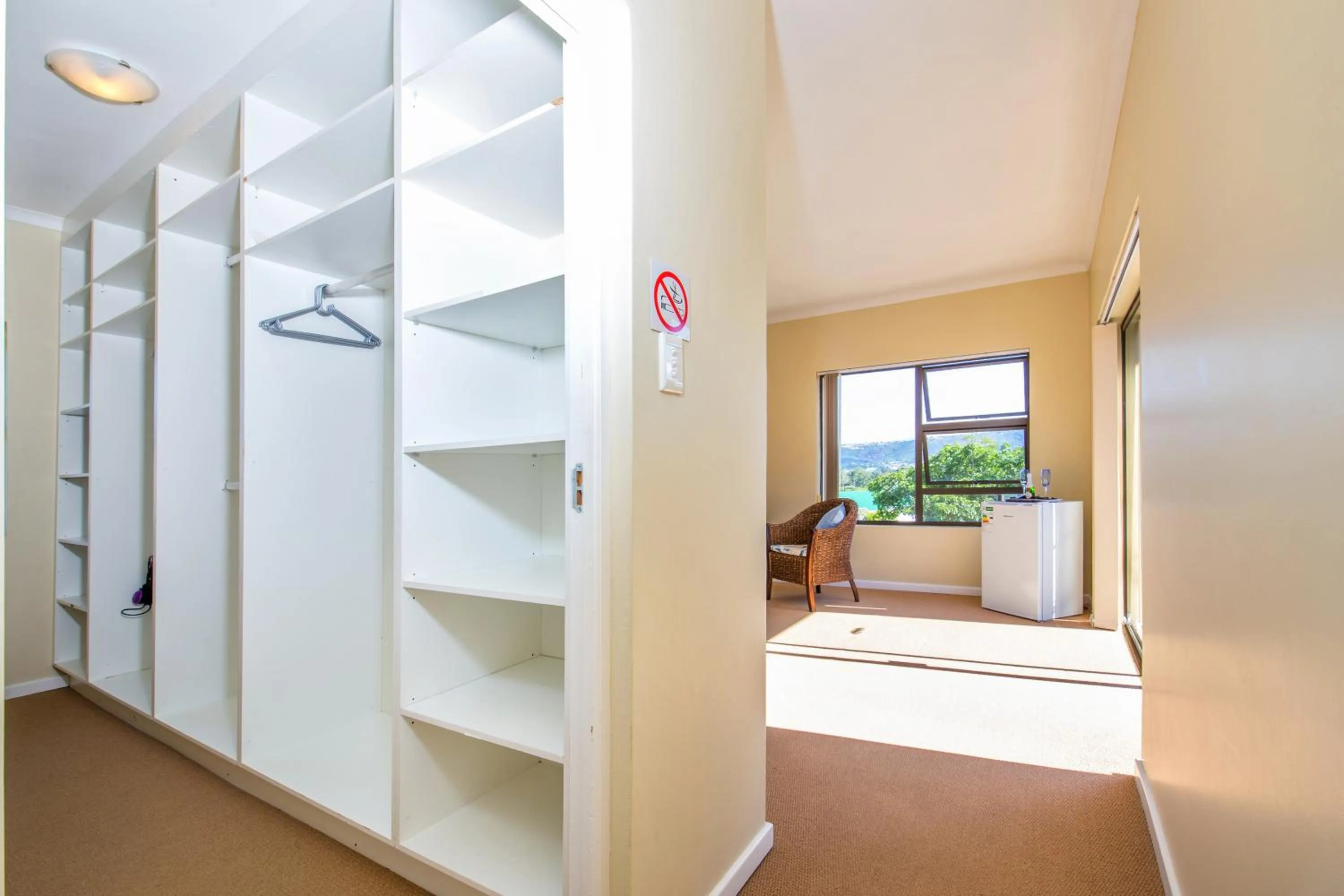 wardrobe in Bergsig B & B