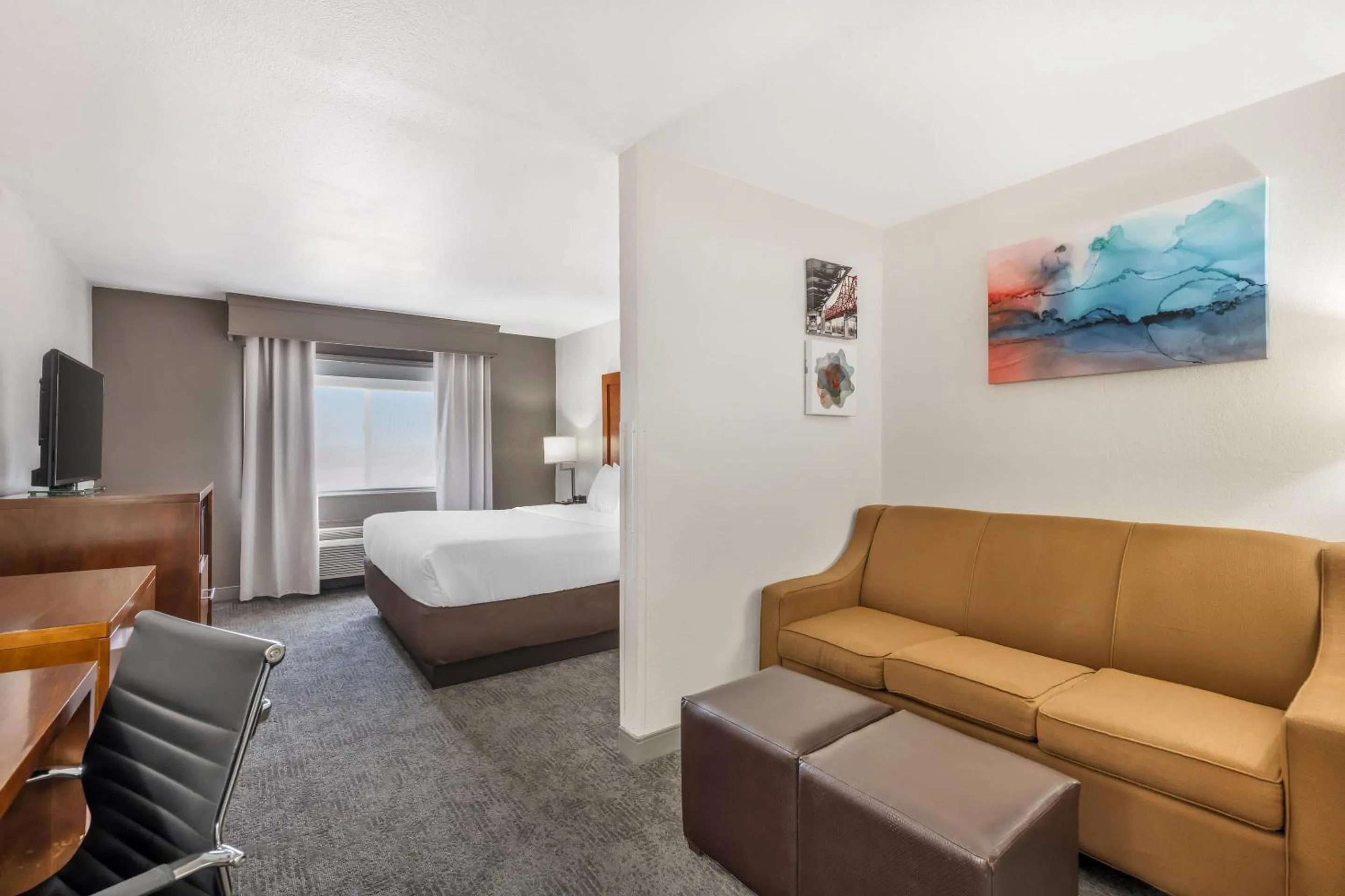 Bedroom, Bed in Comfort Suites Omaha Northwest