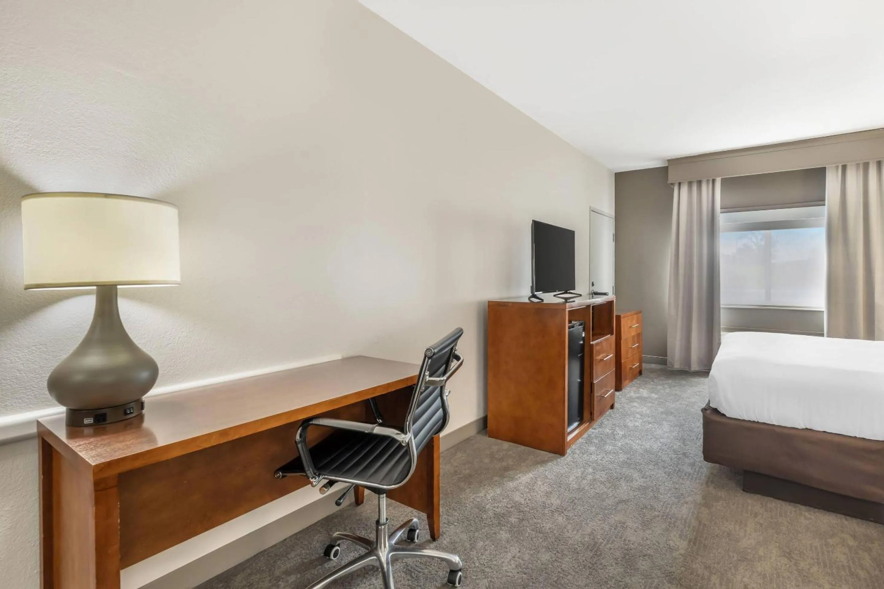 Bedroom, Bed in Comfort Suites Omaha Northwest