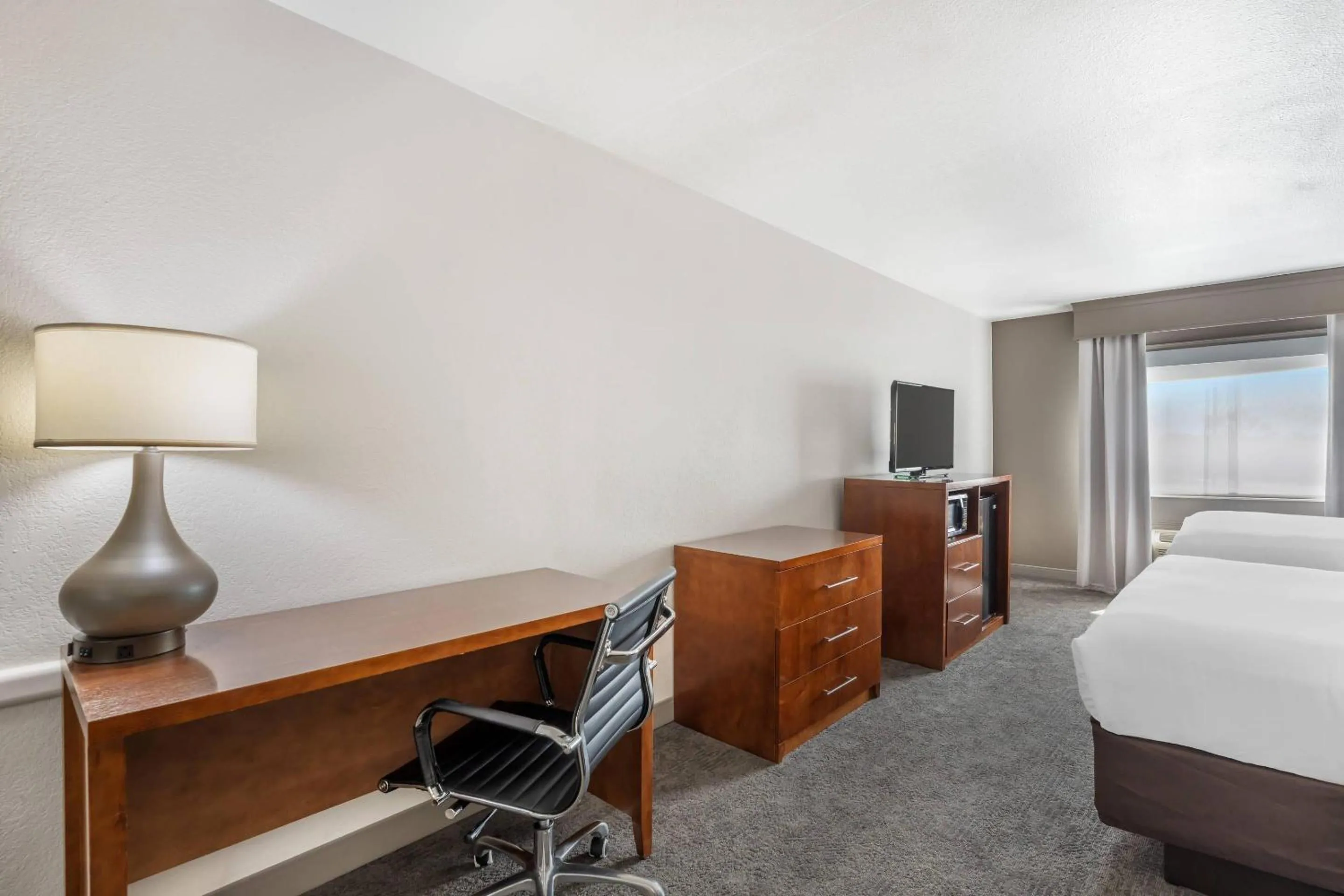 Bedroom, Bed in Comfort Suites Omaha Northwest