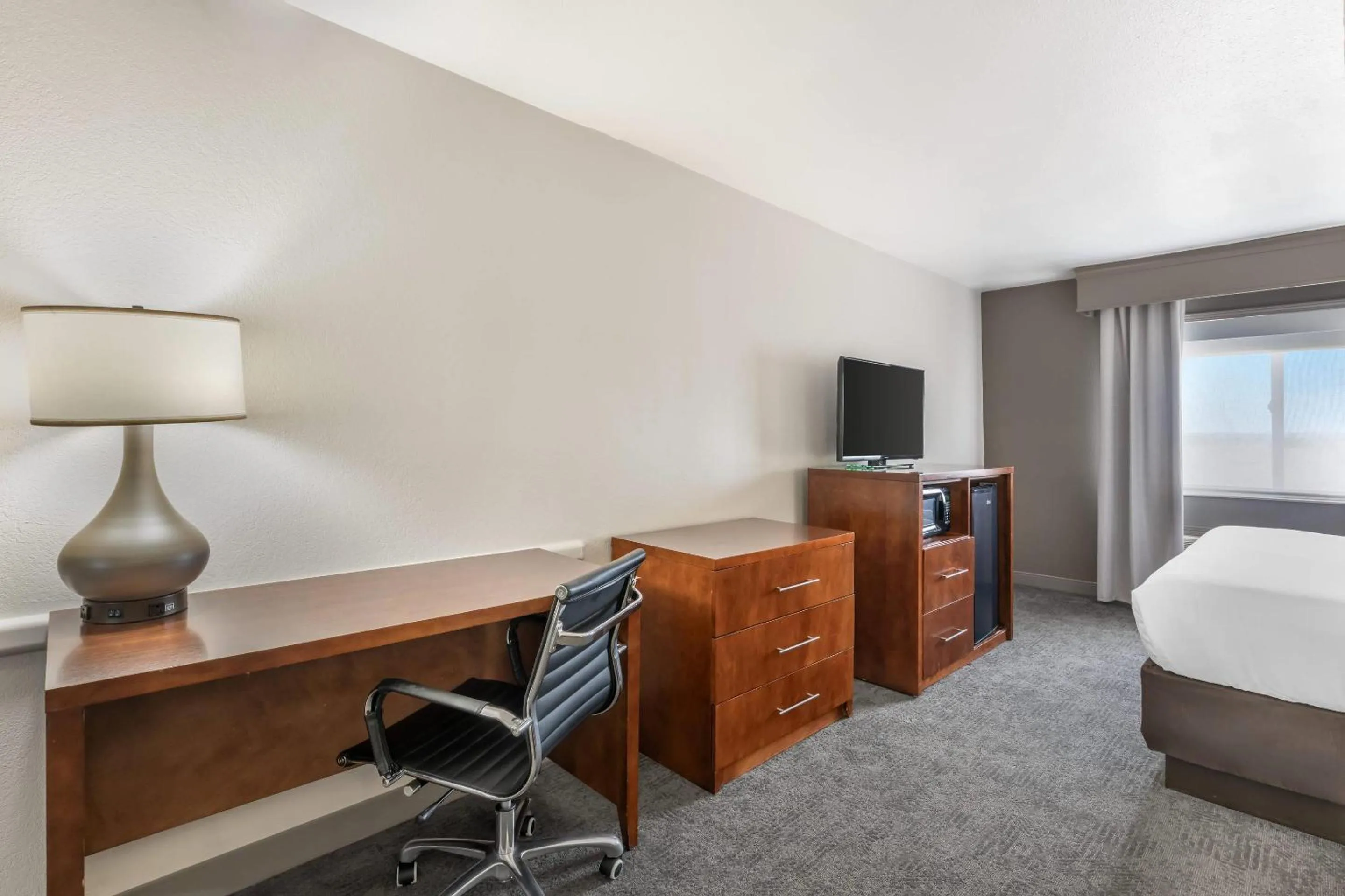Bedroom, Bed in Comfort Suites Omaha Northwest