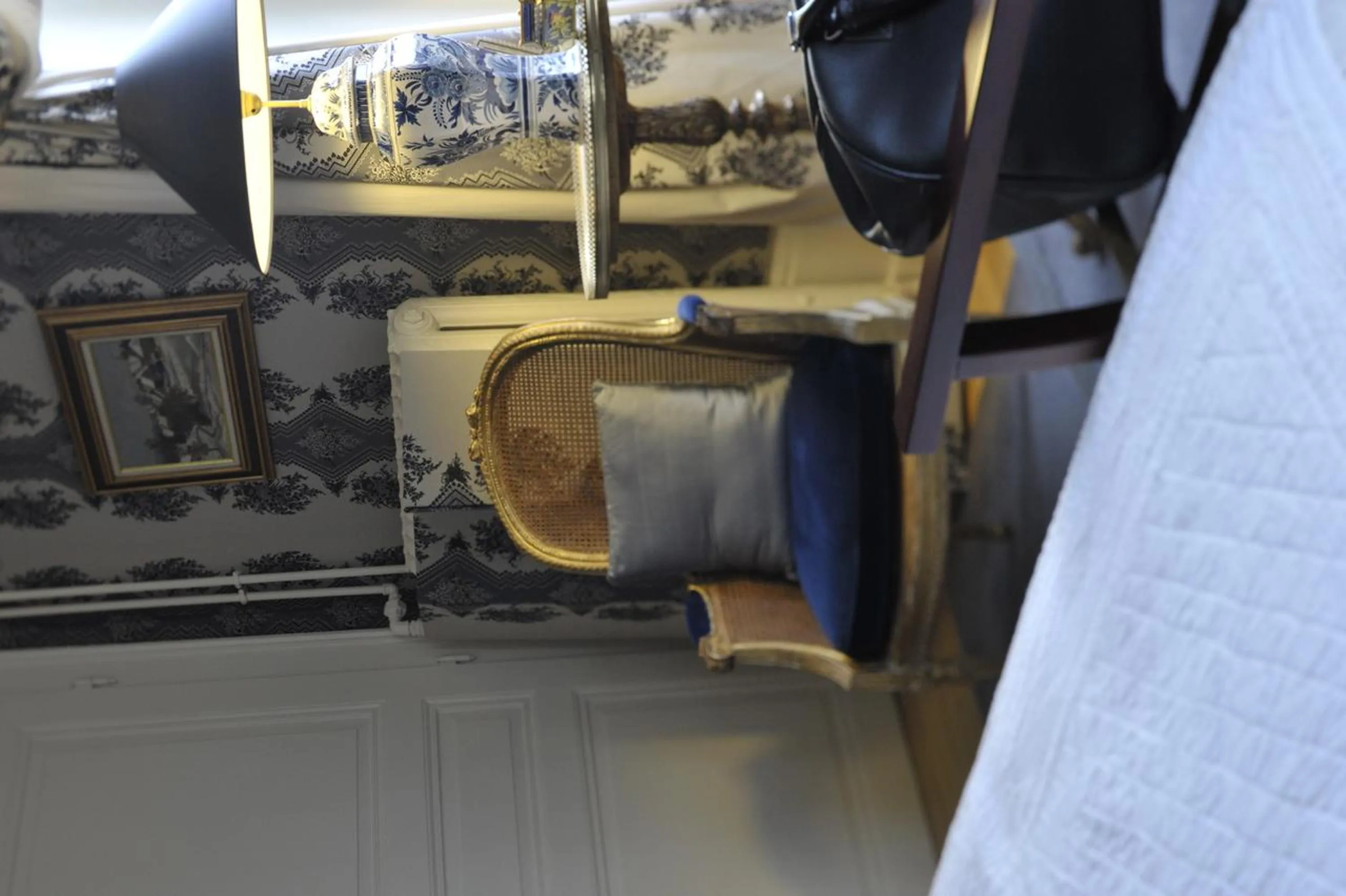 Bedroom in La Maison D'hôtes du Parc