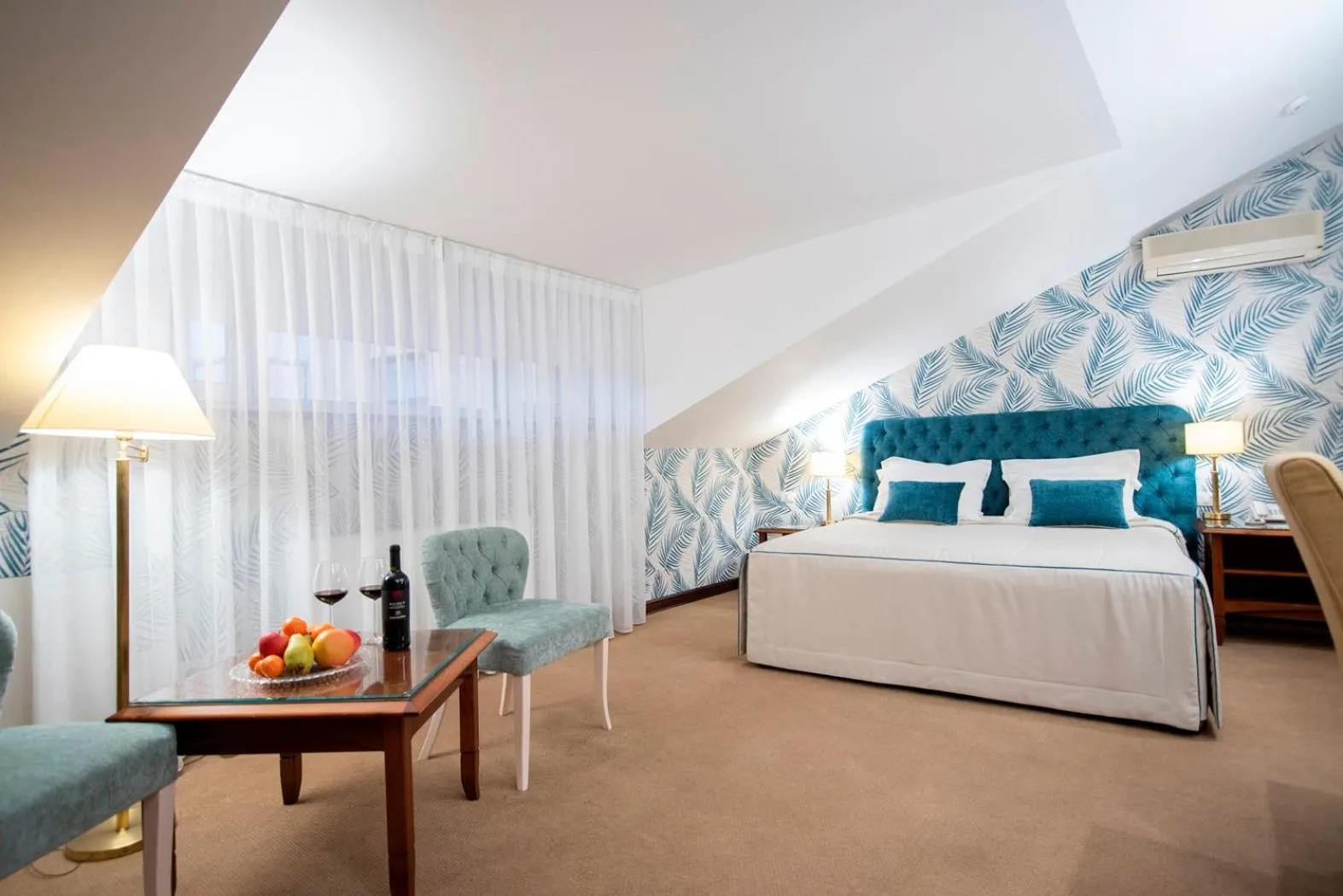 Photo of the whole room, Bed in Swiss Hotel