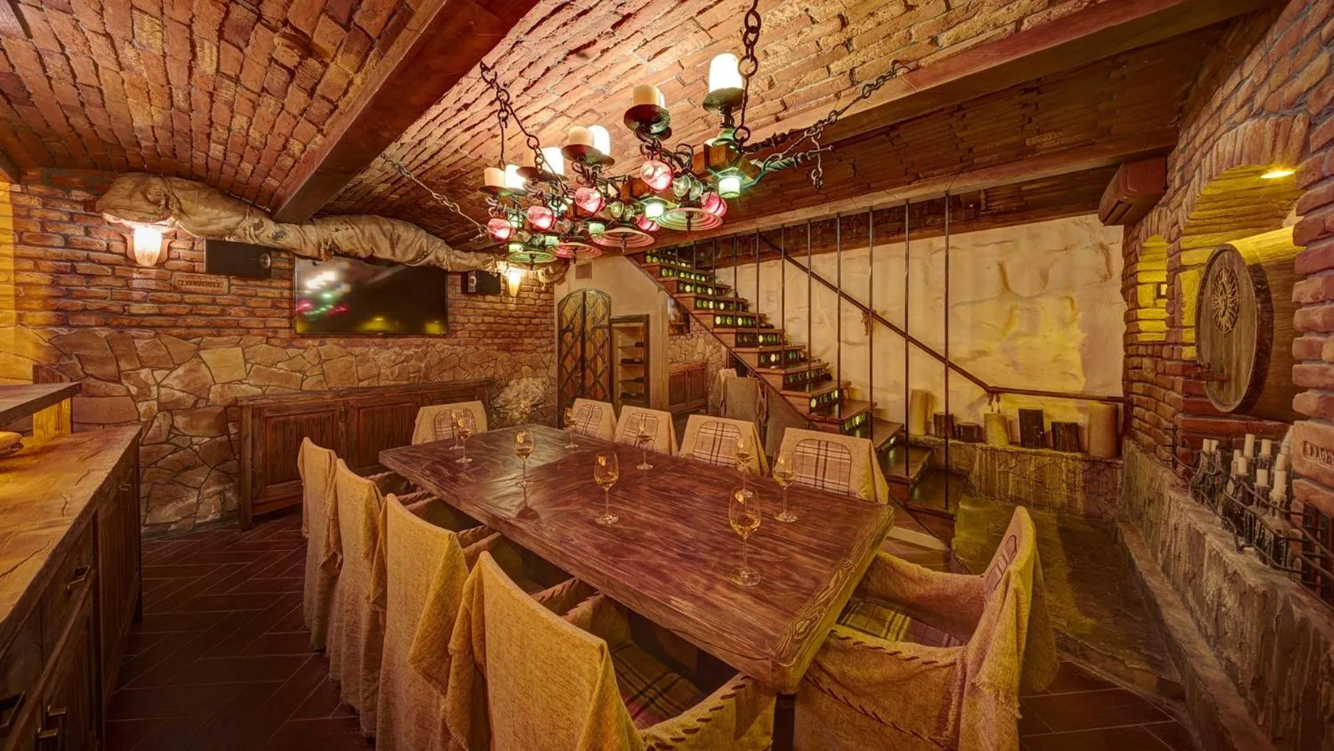 Restaurant/places to eat in Swiss Hotel