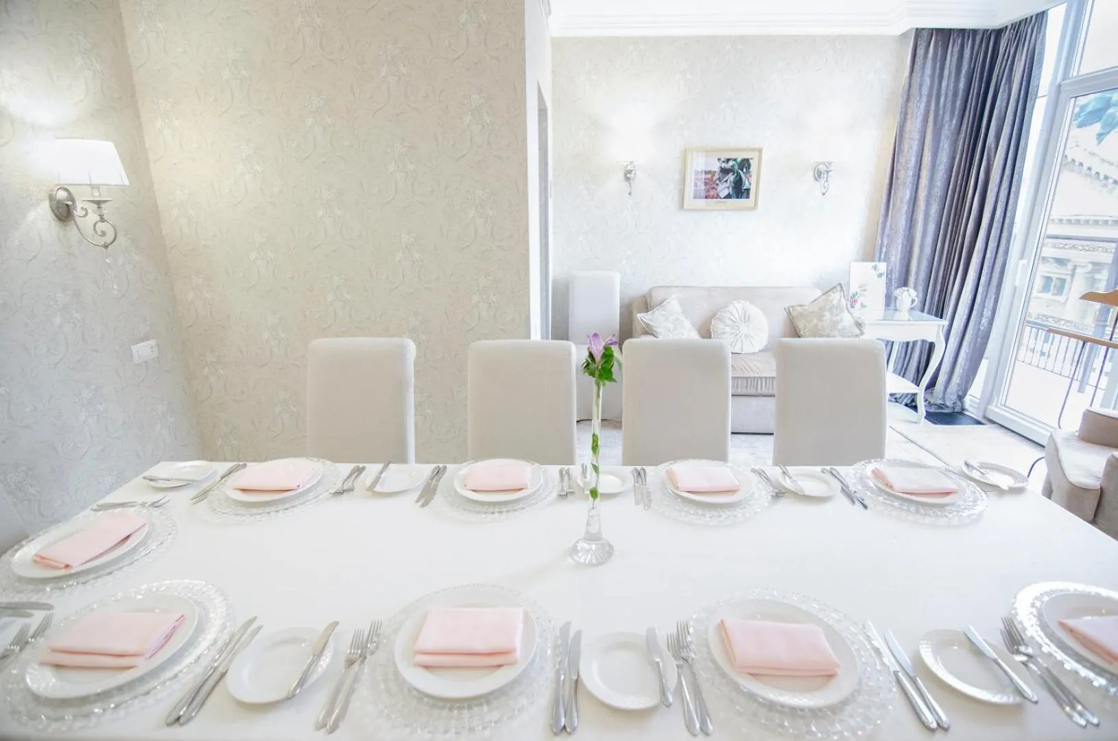 Restaurant/places to eat in Swiss Hotel