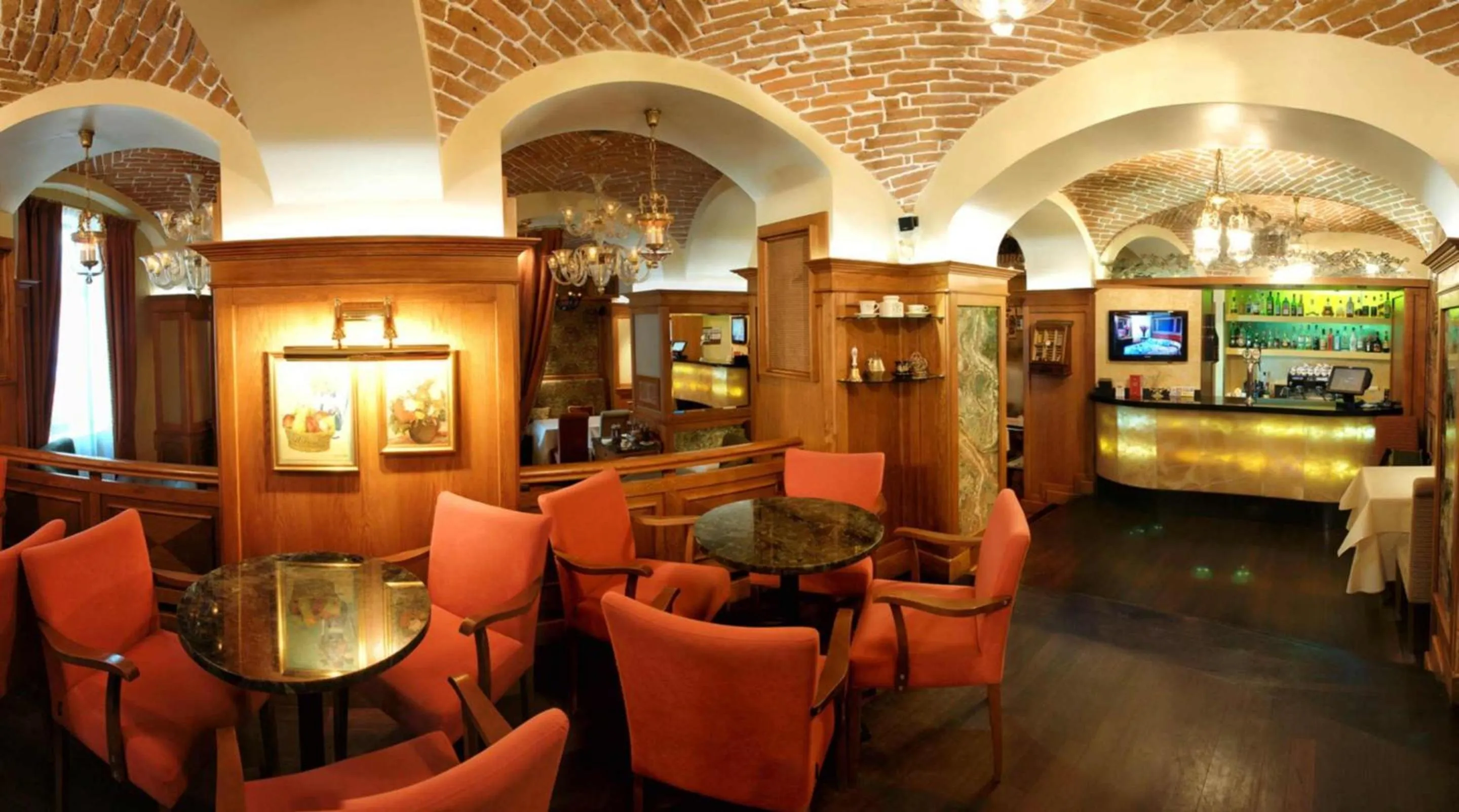 Food and drinks in Swiss Hotel