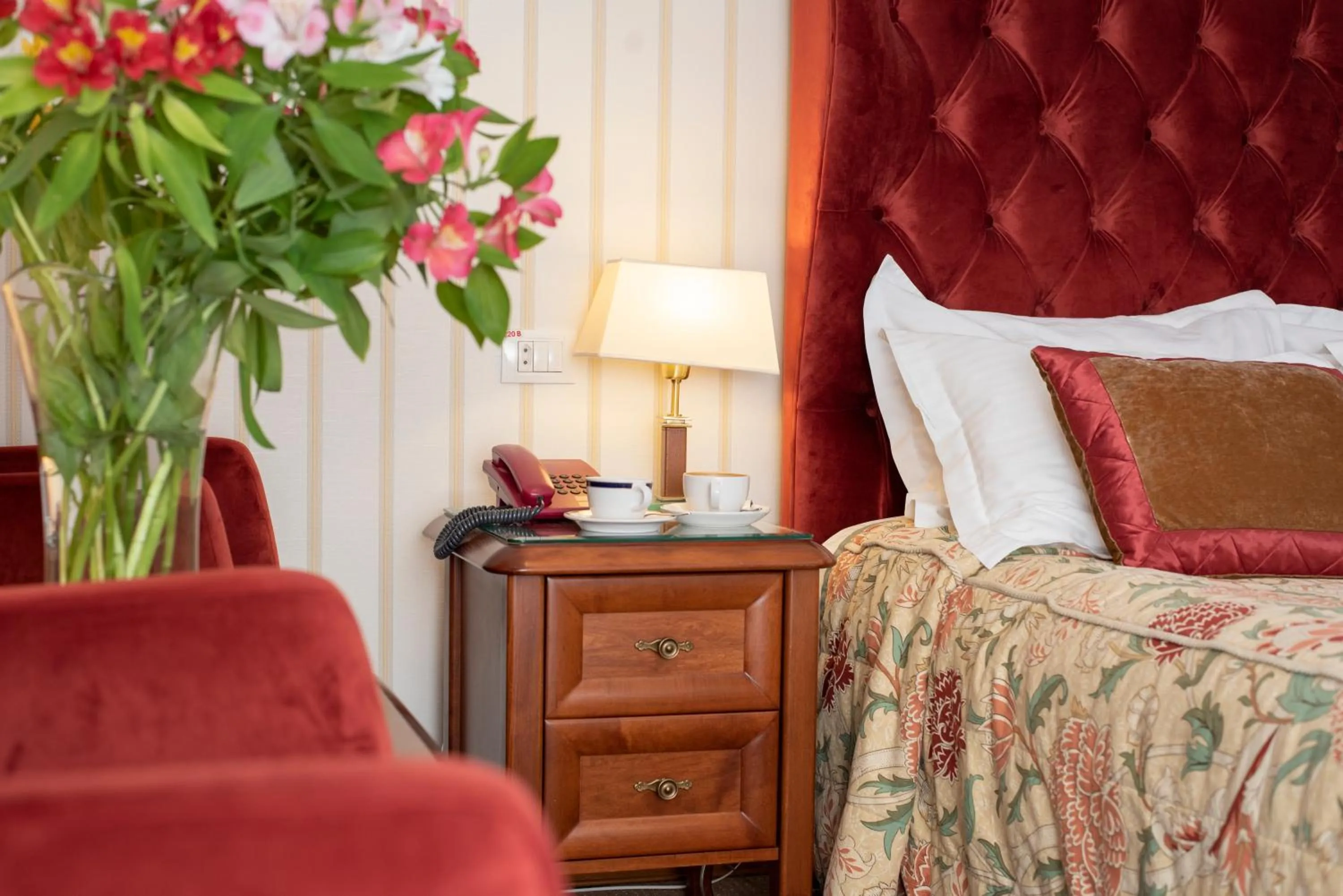 Photo of the whole room, Bed in Swiss Hotel