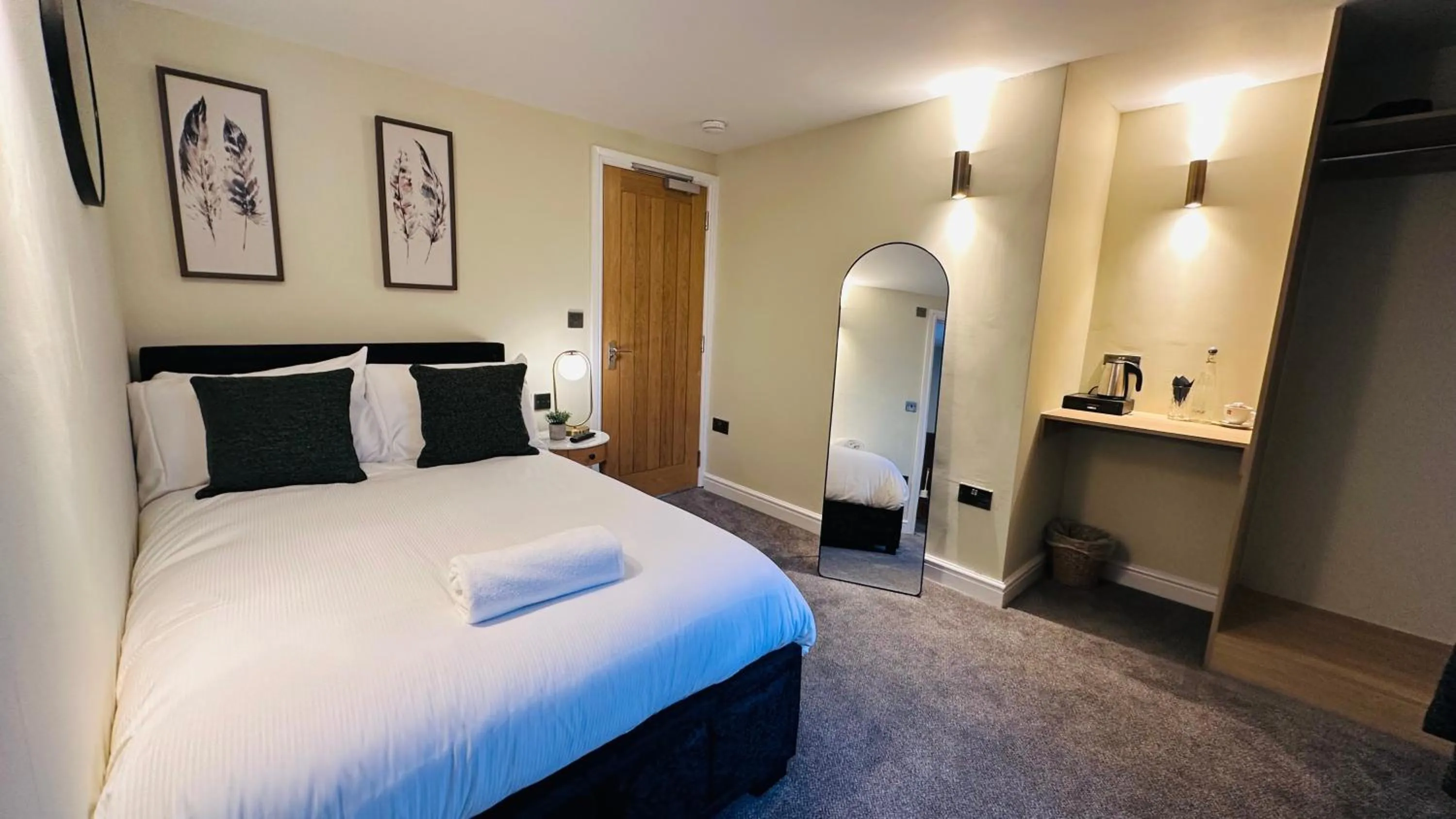 Bed in The Suffolk Hotel