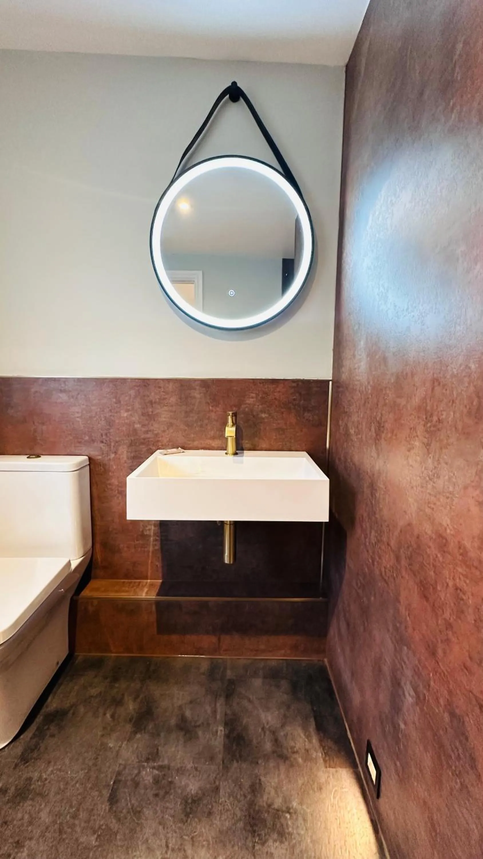 Bathroom in The Suffolk Hotel