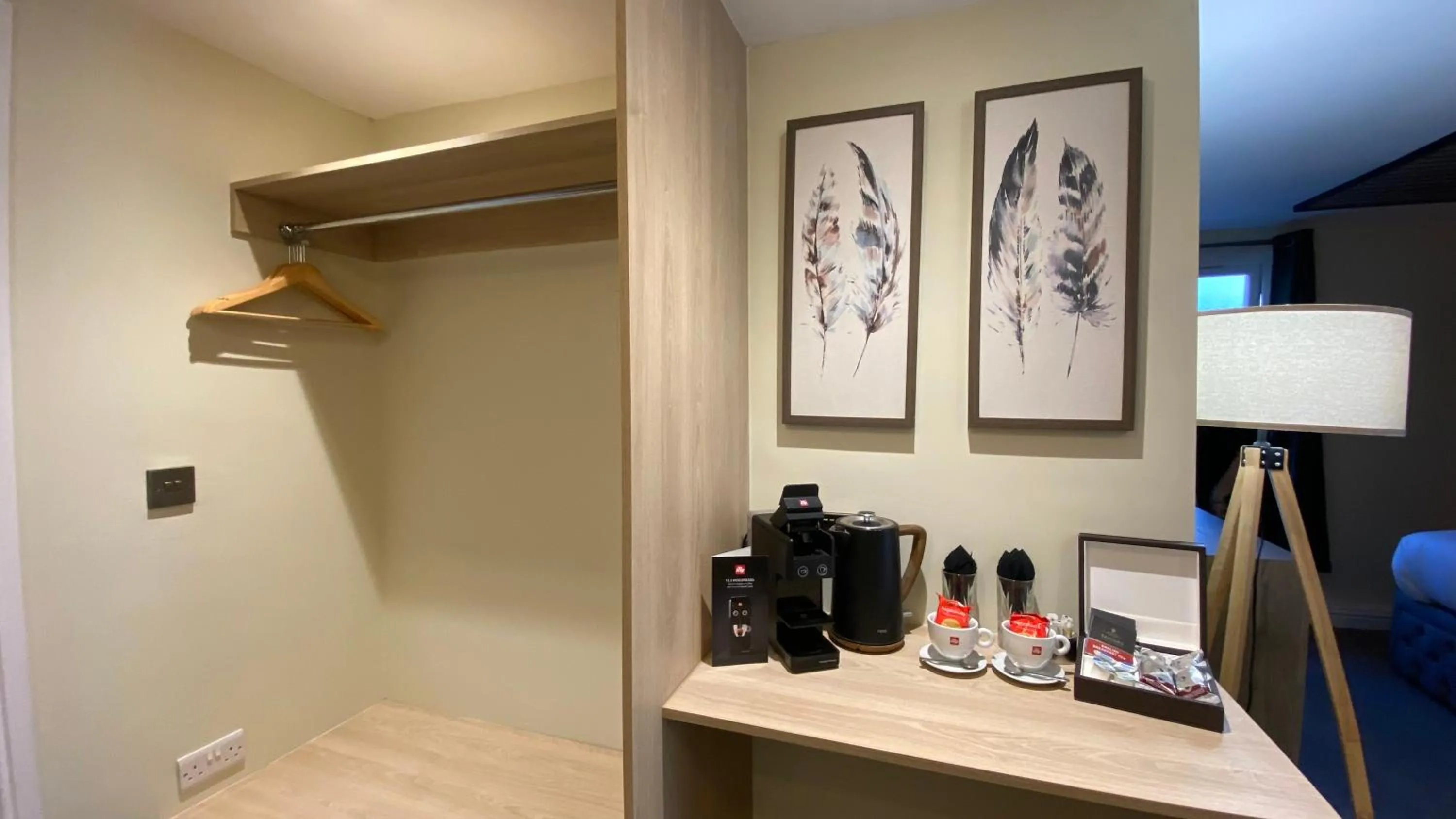 Coffee/tea facilities in The Suffolk Hotel