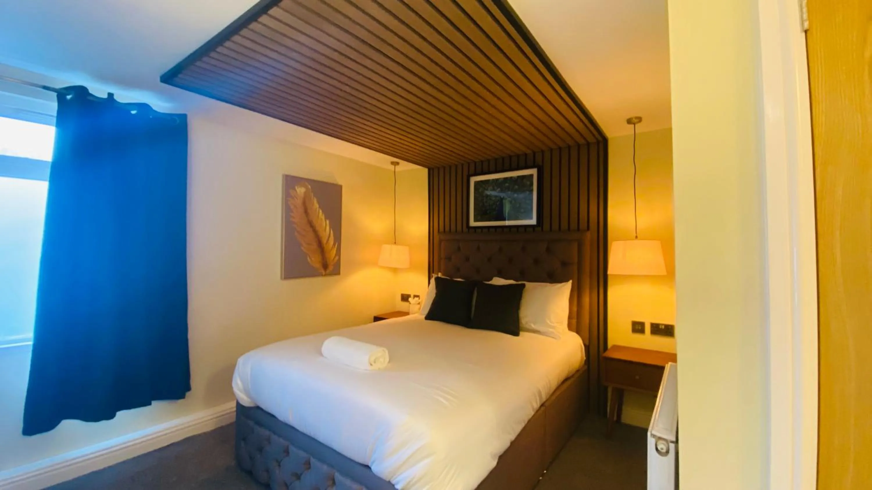 Bed in The Suffolk Hotel