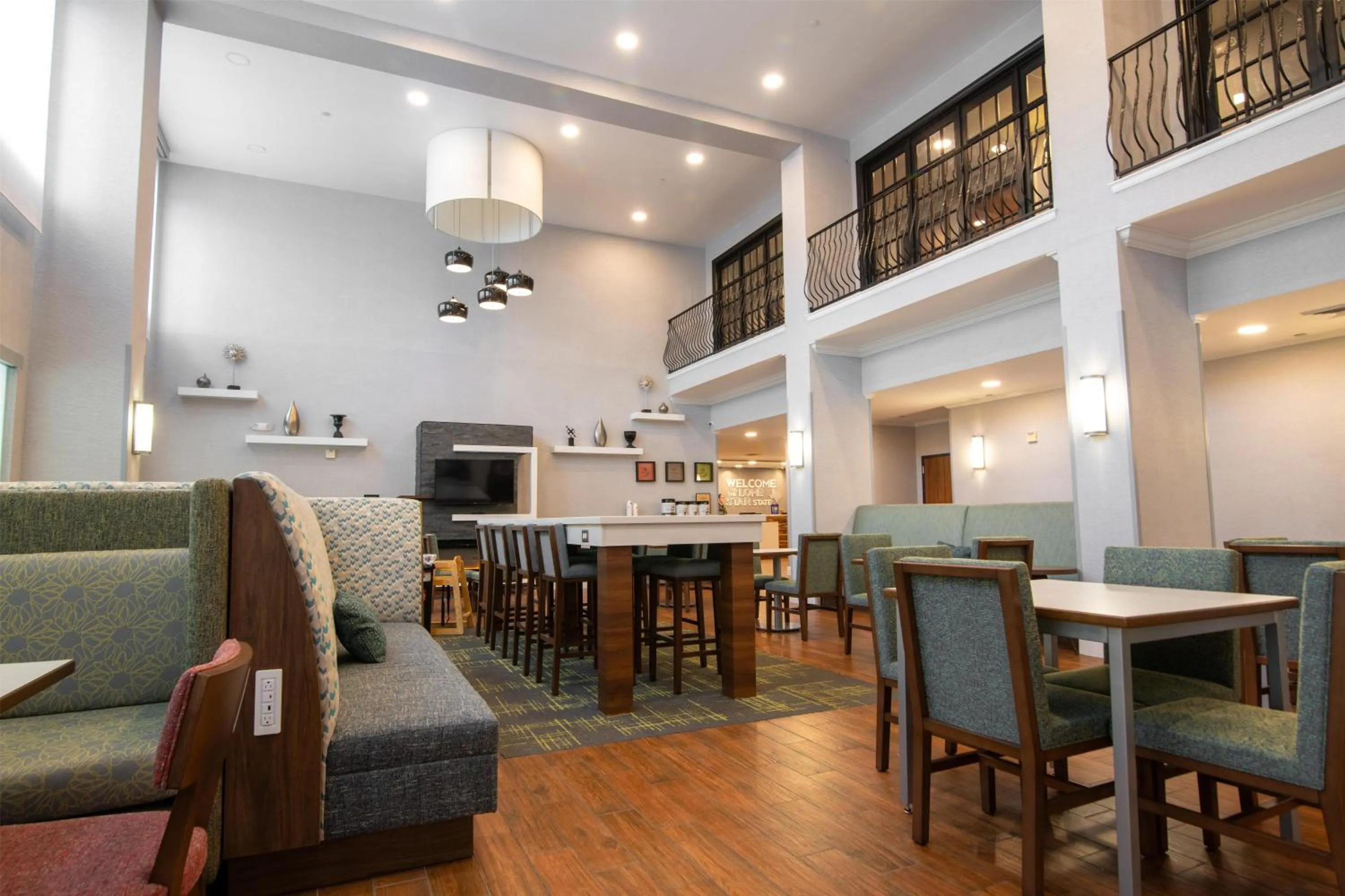 Breakfast in Hampton Inn & Suites College Station