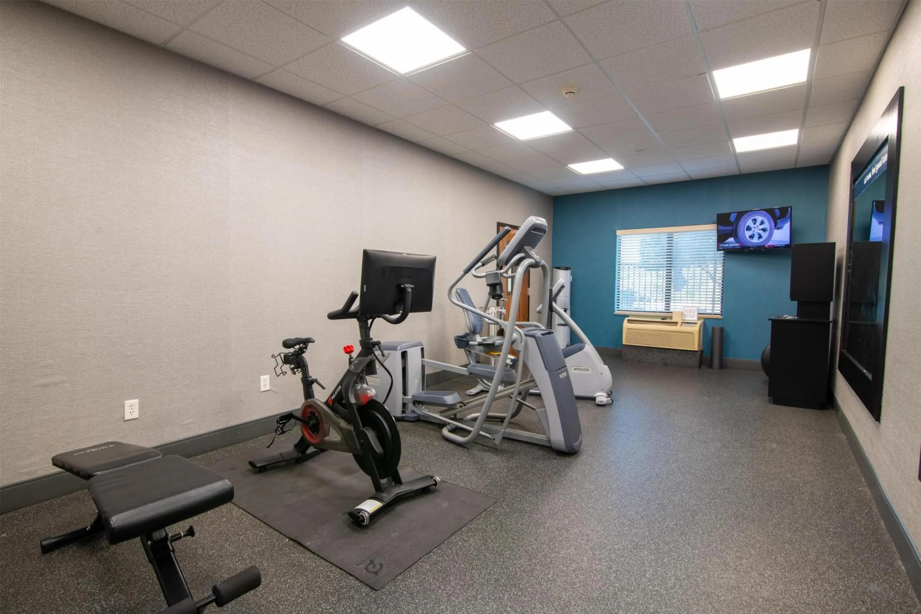 Fitness centre/facilities in Hampton Inn & Suites College Station
