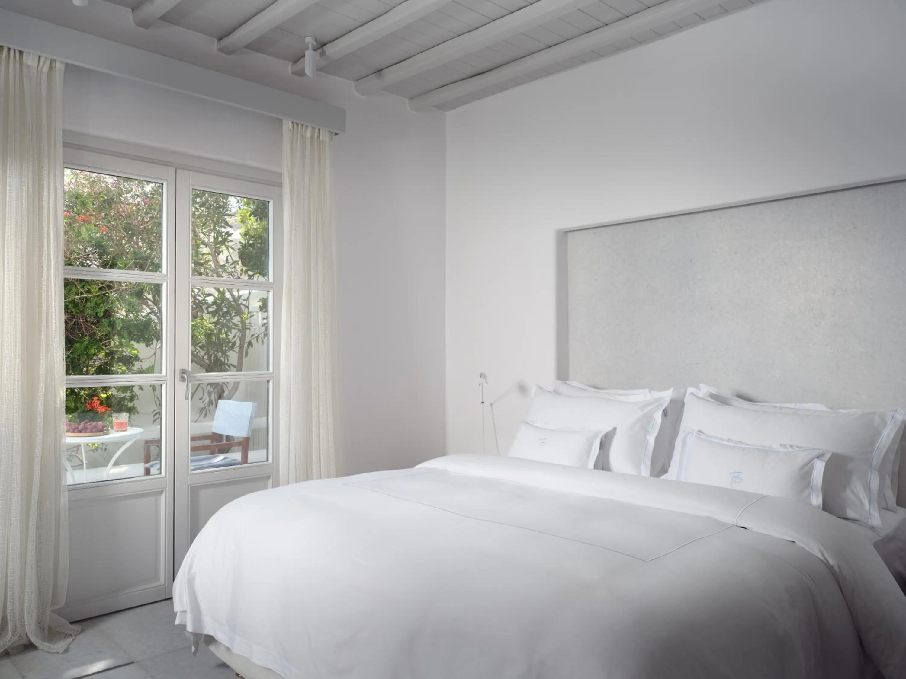 Bed in Belvedere Mykonos - Main Hotel - The Leading Hotels of the World